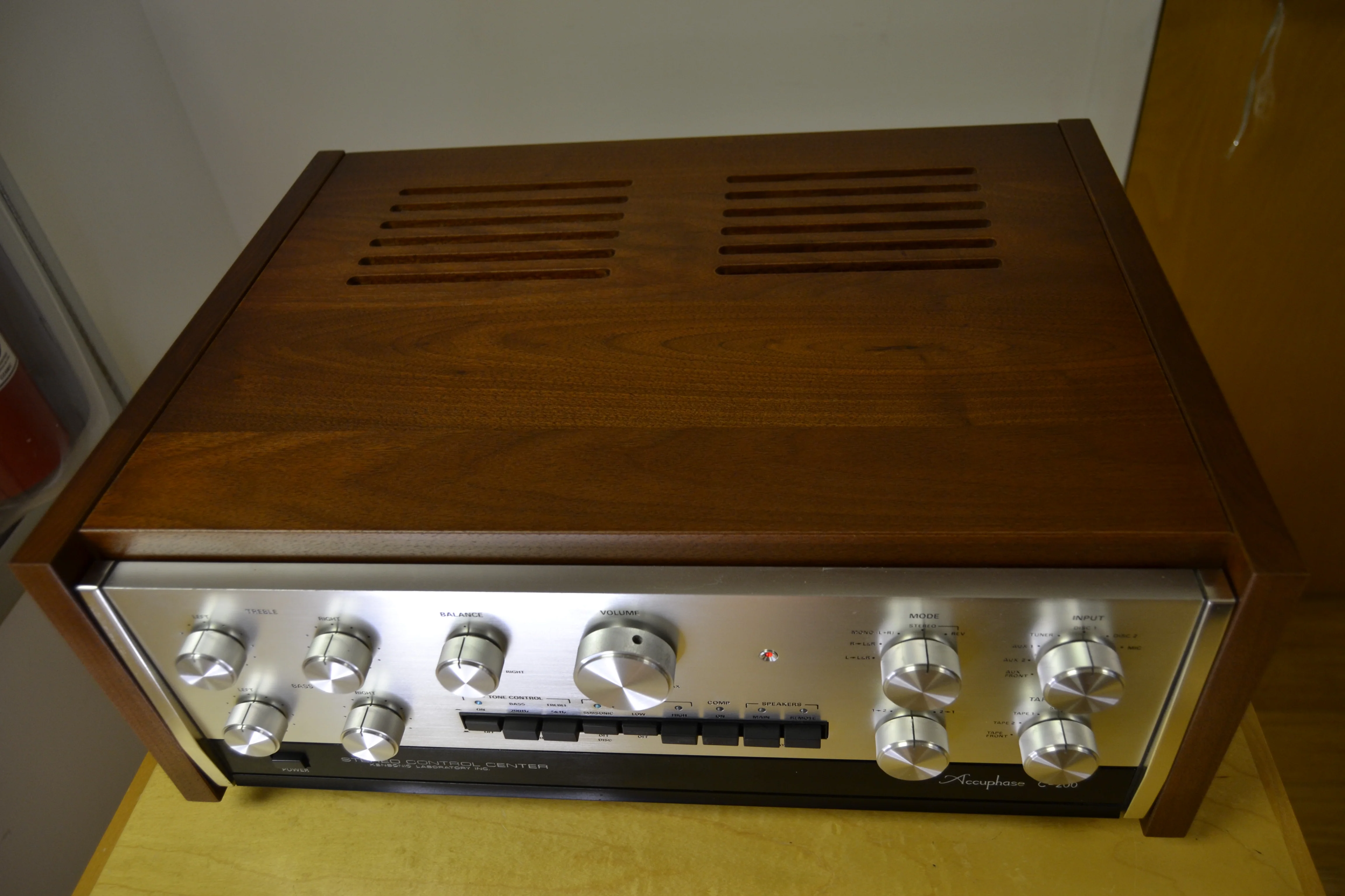 1975 Accuphase C200 Preamplifier - P300 Power Amplifier - T100 Tuner - New Hardwood Cases - Image 15