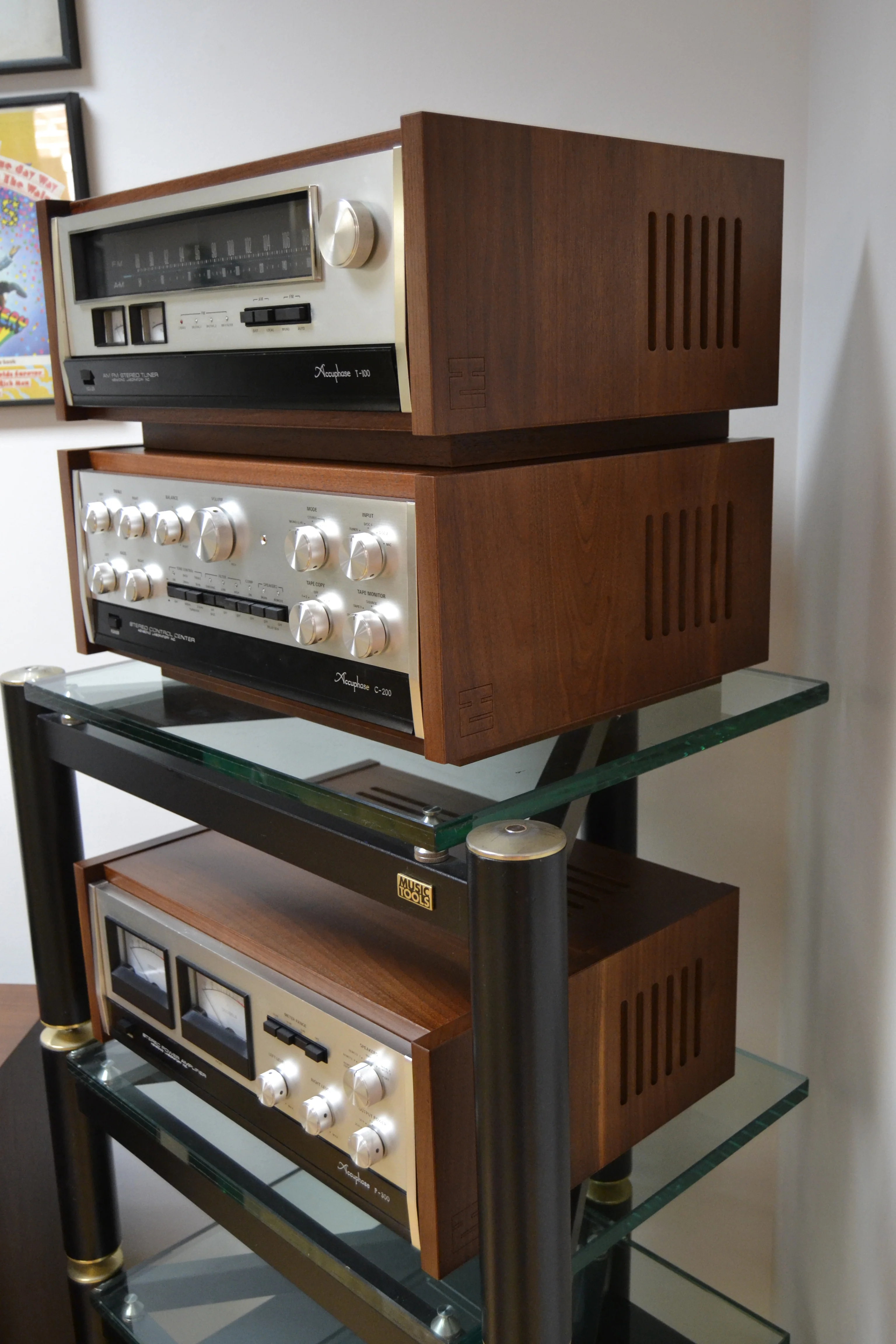 1975 Accuphase C200 Preamplifier - P300 Power Amplifier - T100 Tuner - New Hardwood Cases - Image 2