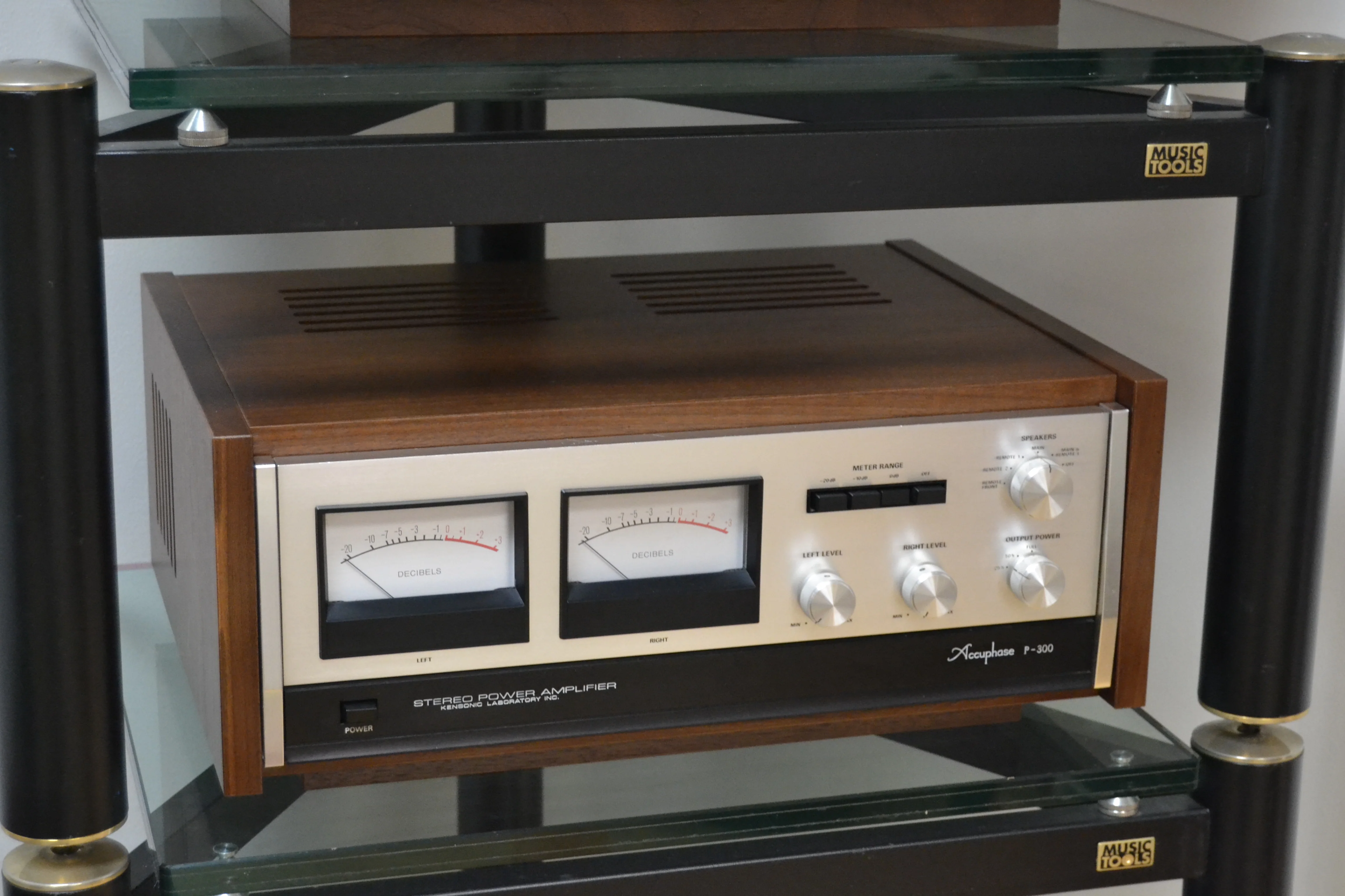 1975 Accuphase C200 Preamplifier - P300 Power Amplifier - T100 Tuner - New Hardwood Cases - Image 4