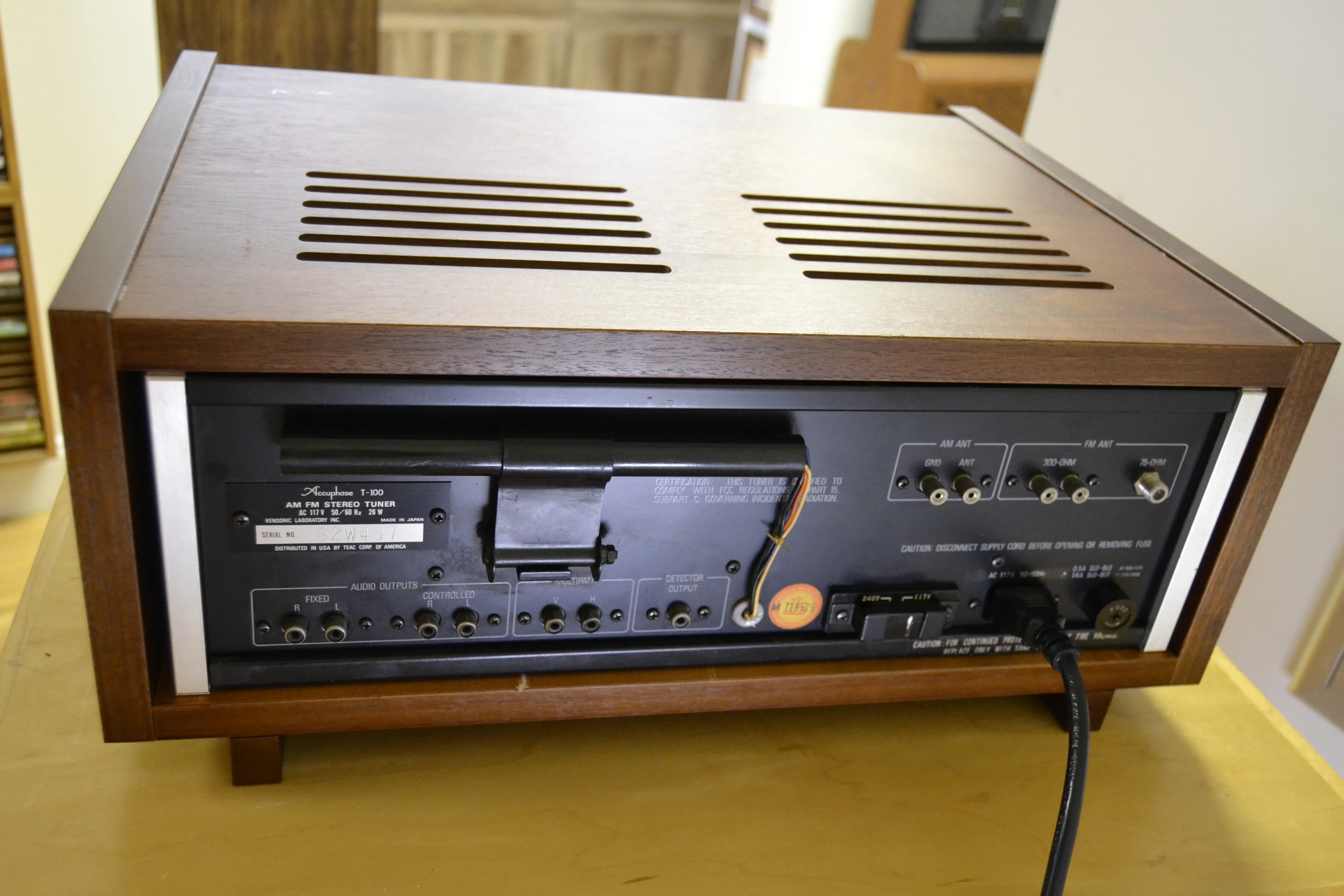 1975 Accuphase C200 Preamplifier - P300 Power Amplifier - T100 Tuner - New Hardwood Cases - Image 45