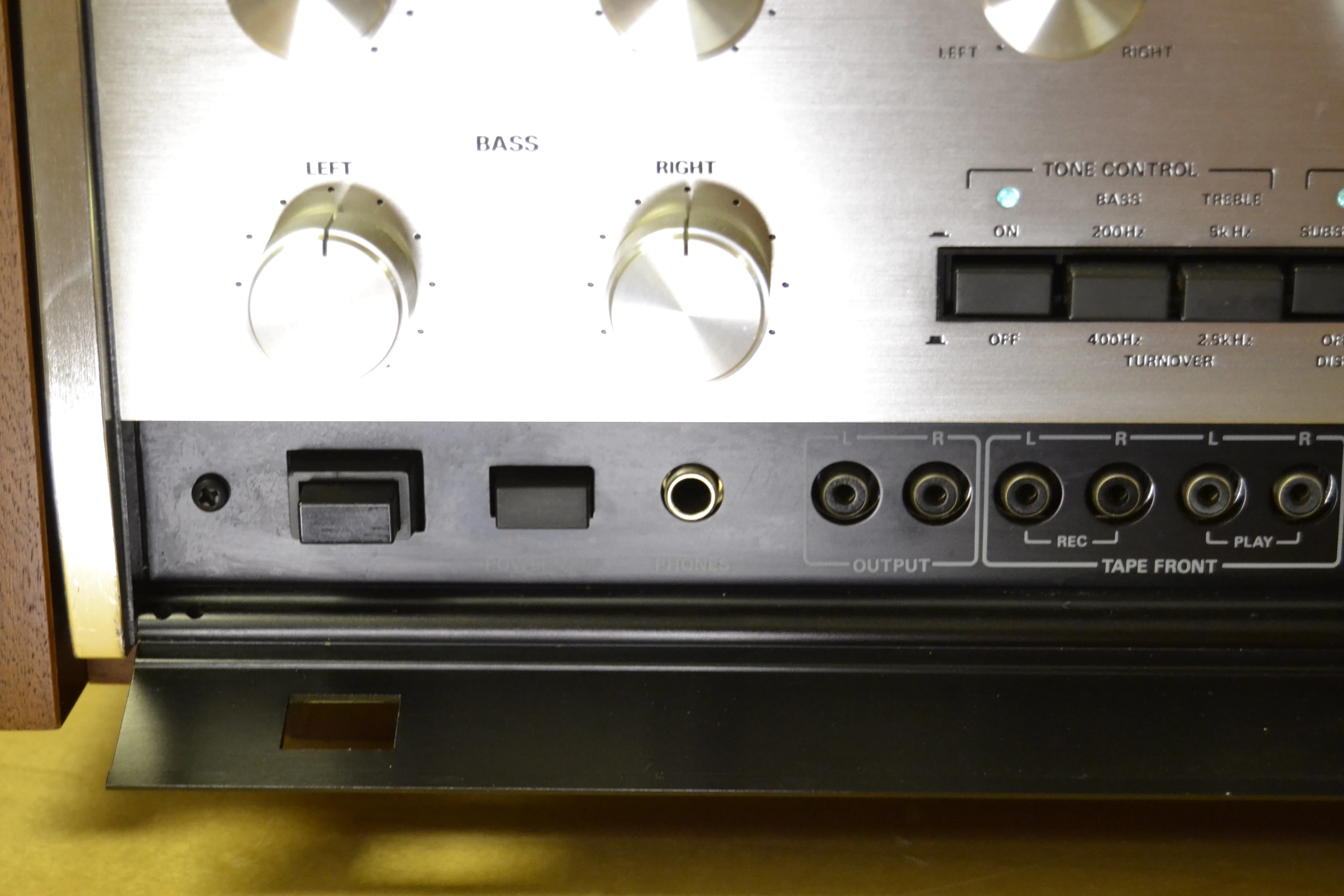 1975 Accuphase C200 Preamplifier - P300 Power Amplifier - T100 Tuner - New Hardwood Cases - Image 6