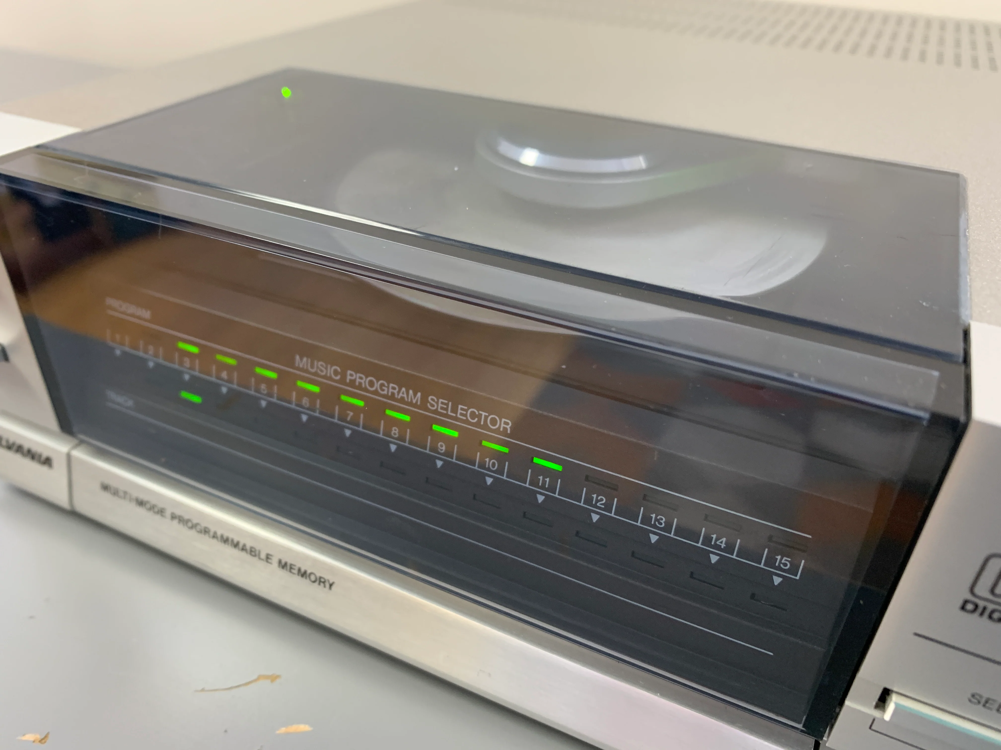 1984 Sylvania FDC303 Single CD Player ( Philips CD303 / Magnavox FD3030 ) - Image 11