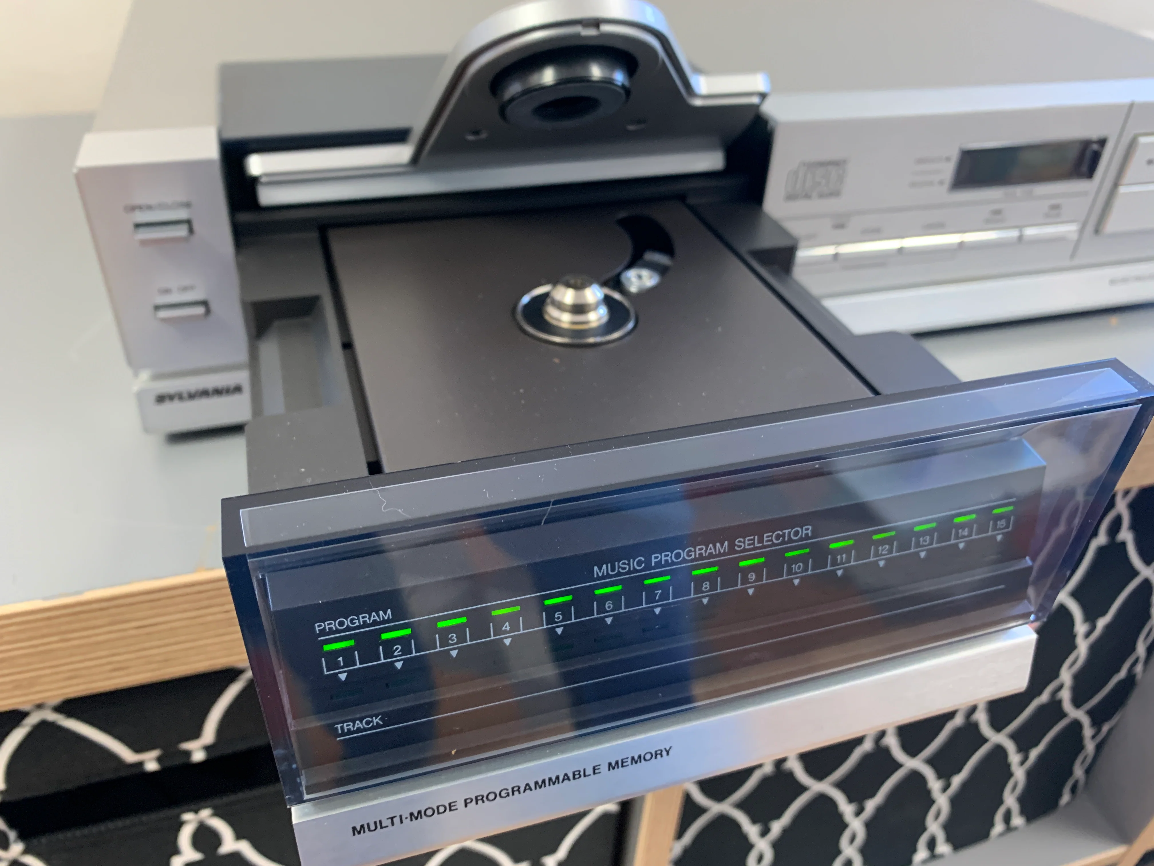 1984 Sylvania FDC303 Single CD Player ( Philips CD303 / Magnavox FD3030 ) - Image 13