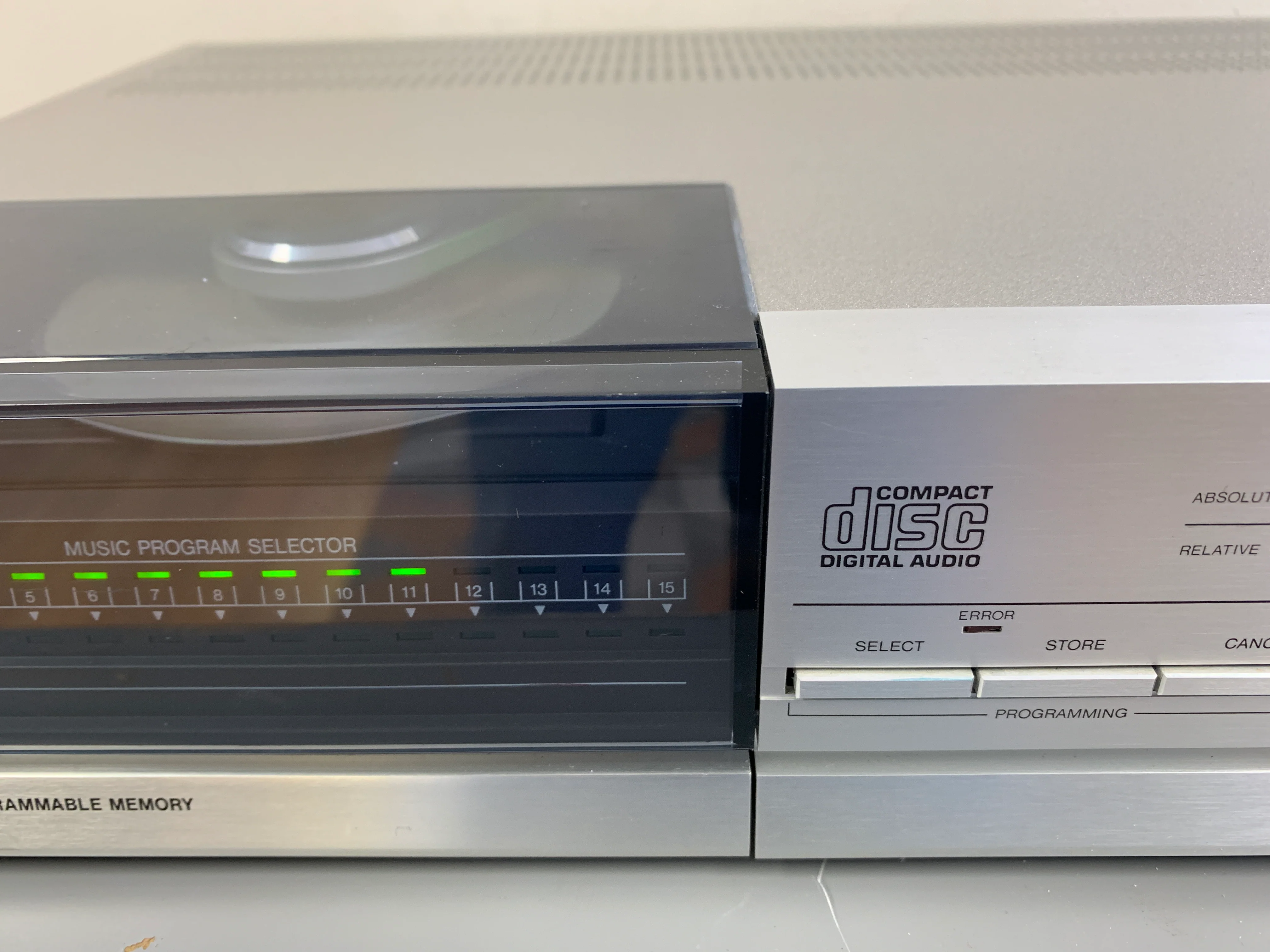 1984 Sylvania FDC303 Single CD Player ( Philips CD303 / Magnavox FD3030 ) - Image 4
