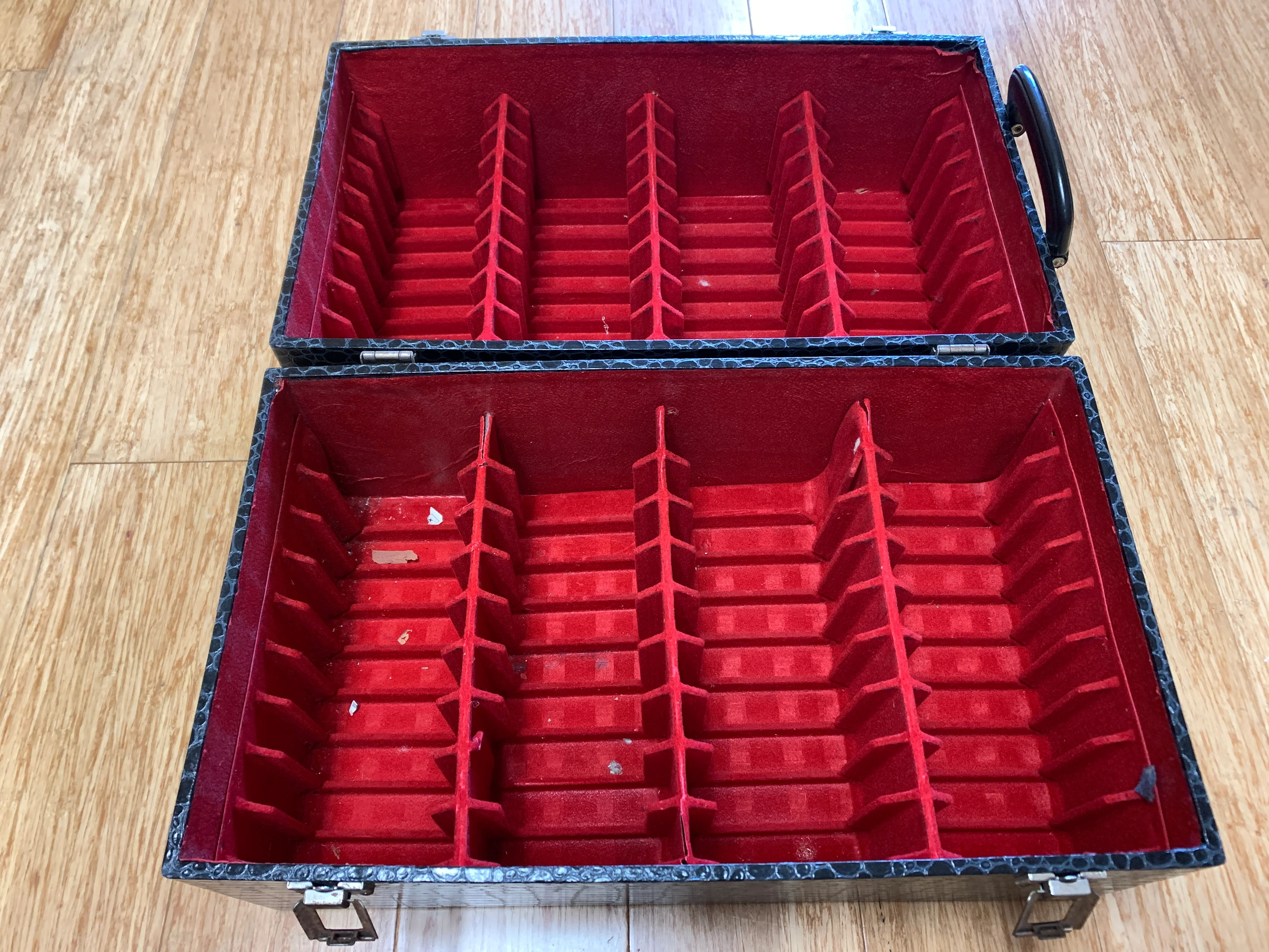 72 8-track carrying case - Image 2