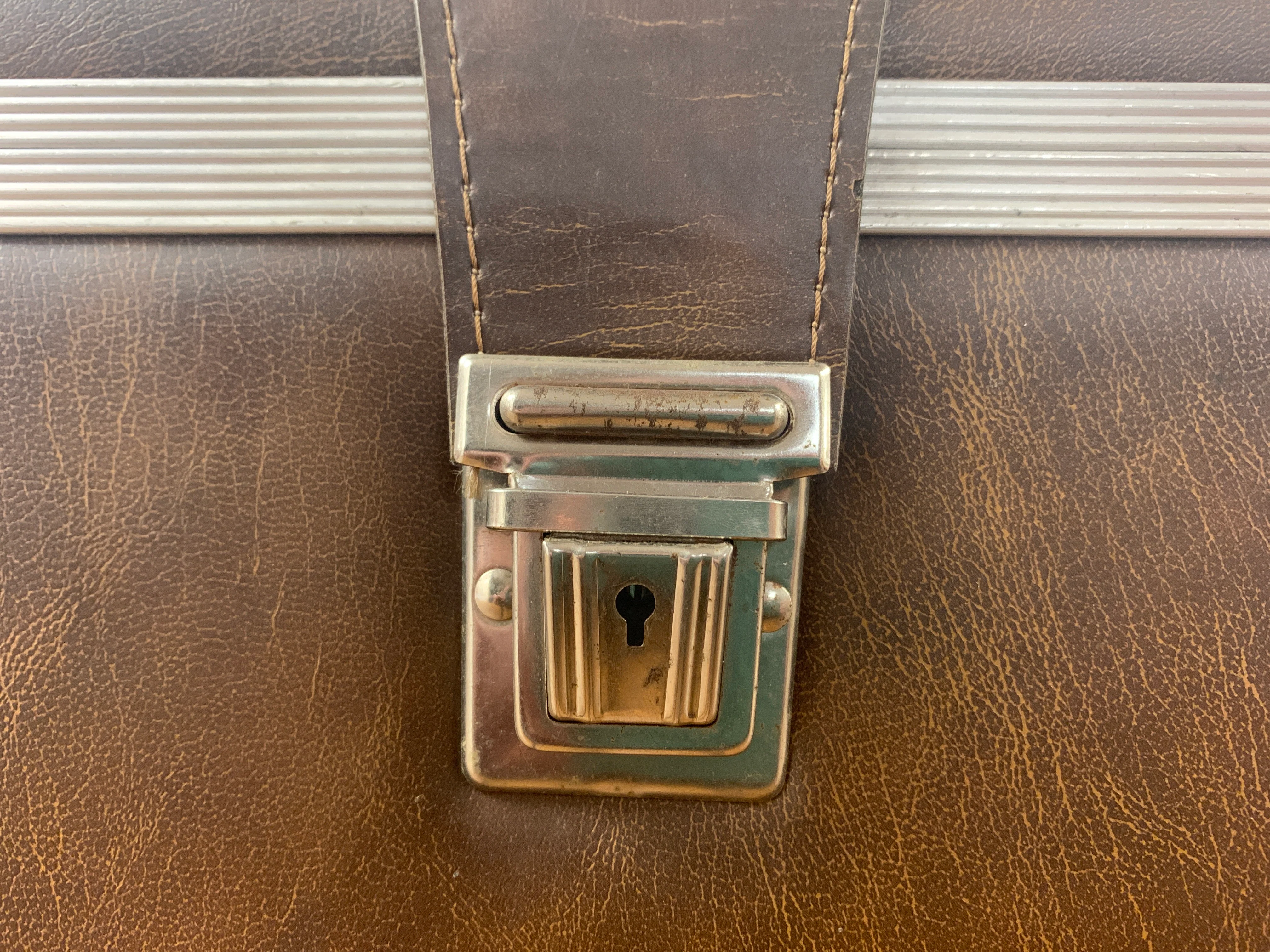 8-Track Storage Carrying Case 24 Tapes - Image 4