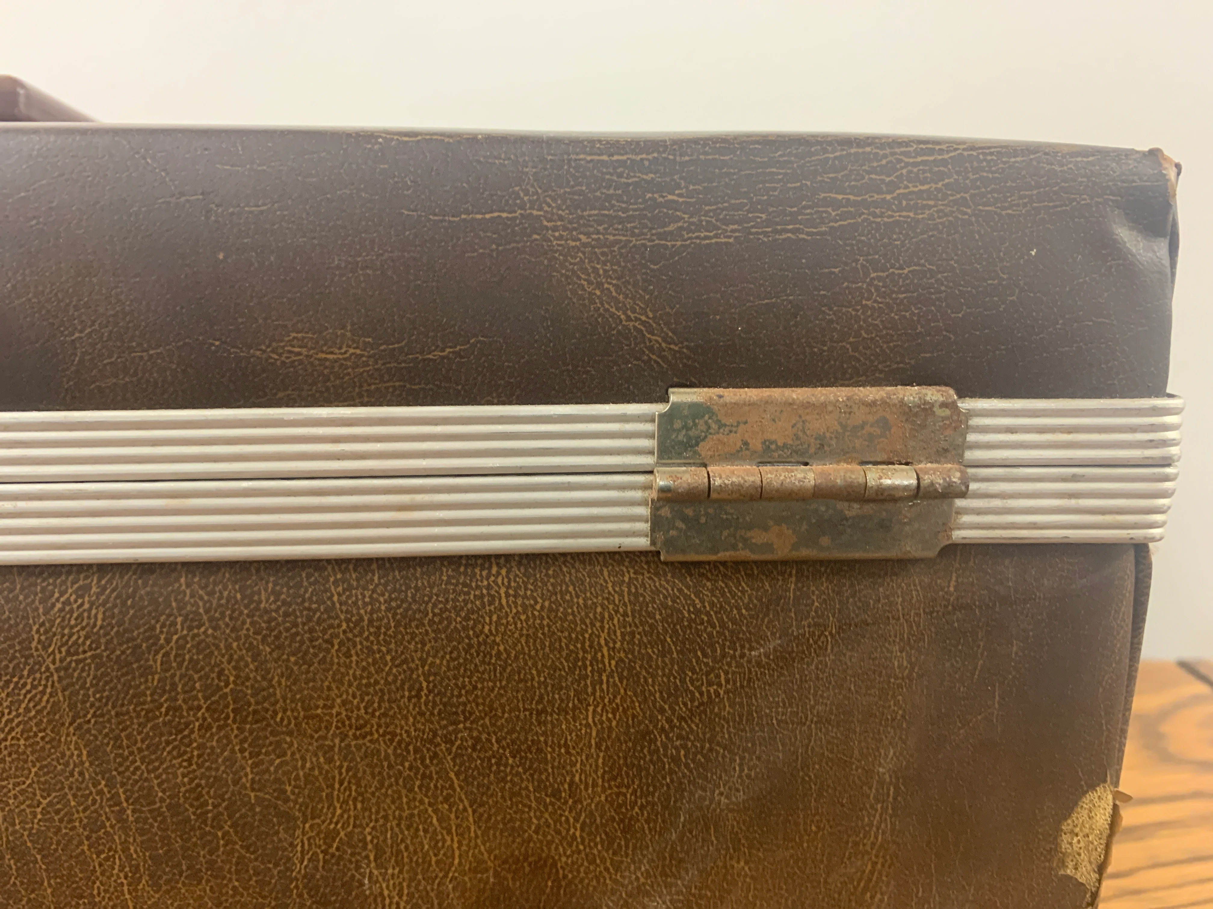 8-Track Storage Carrying Case 24 Tapes - Image 9