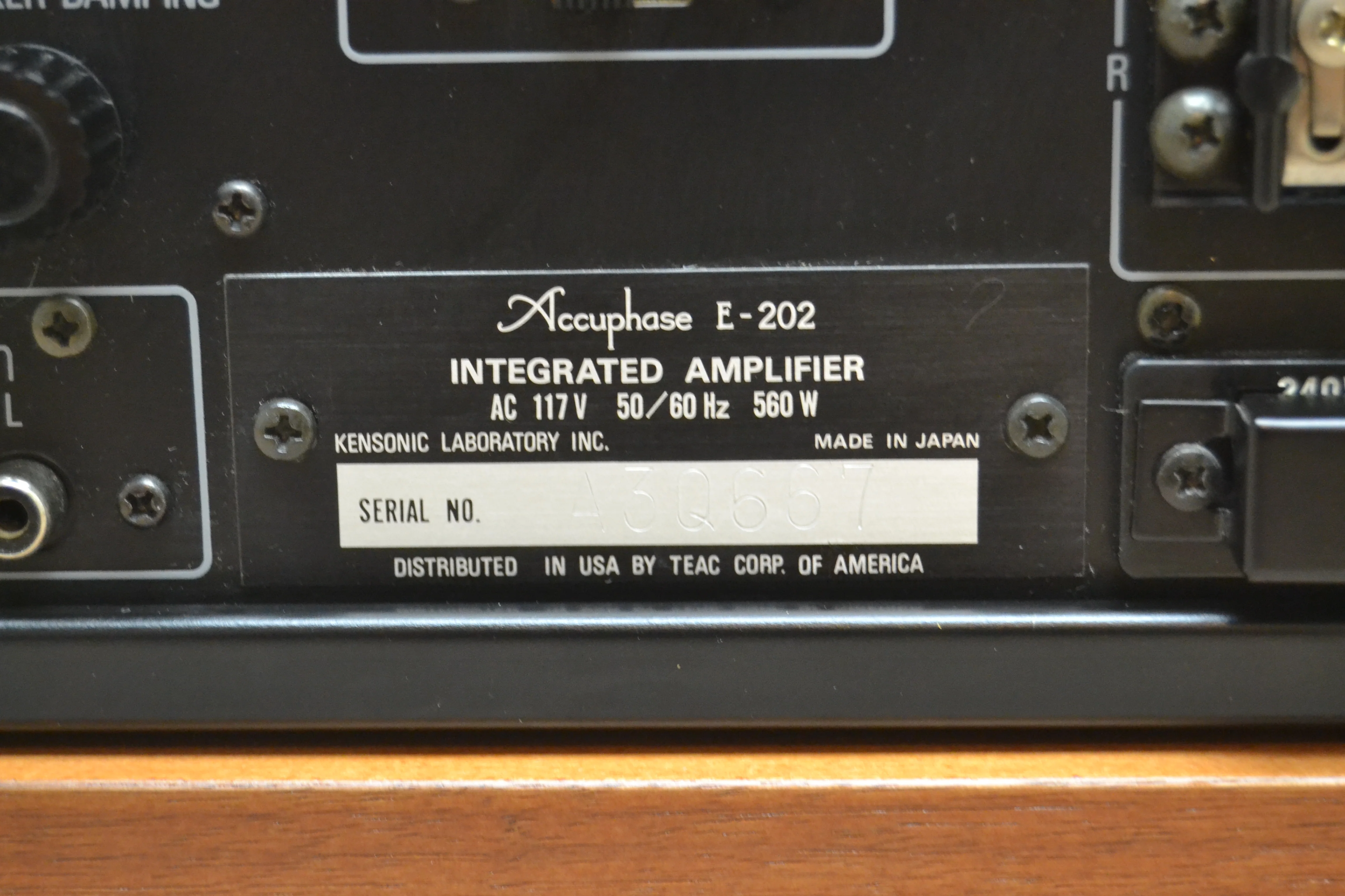 Accuphase E-202 Stereo Integrated Amplifier * 100W RMS * 1974 * Wood Case - Image 17