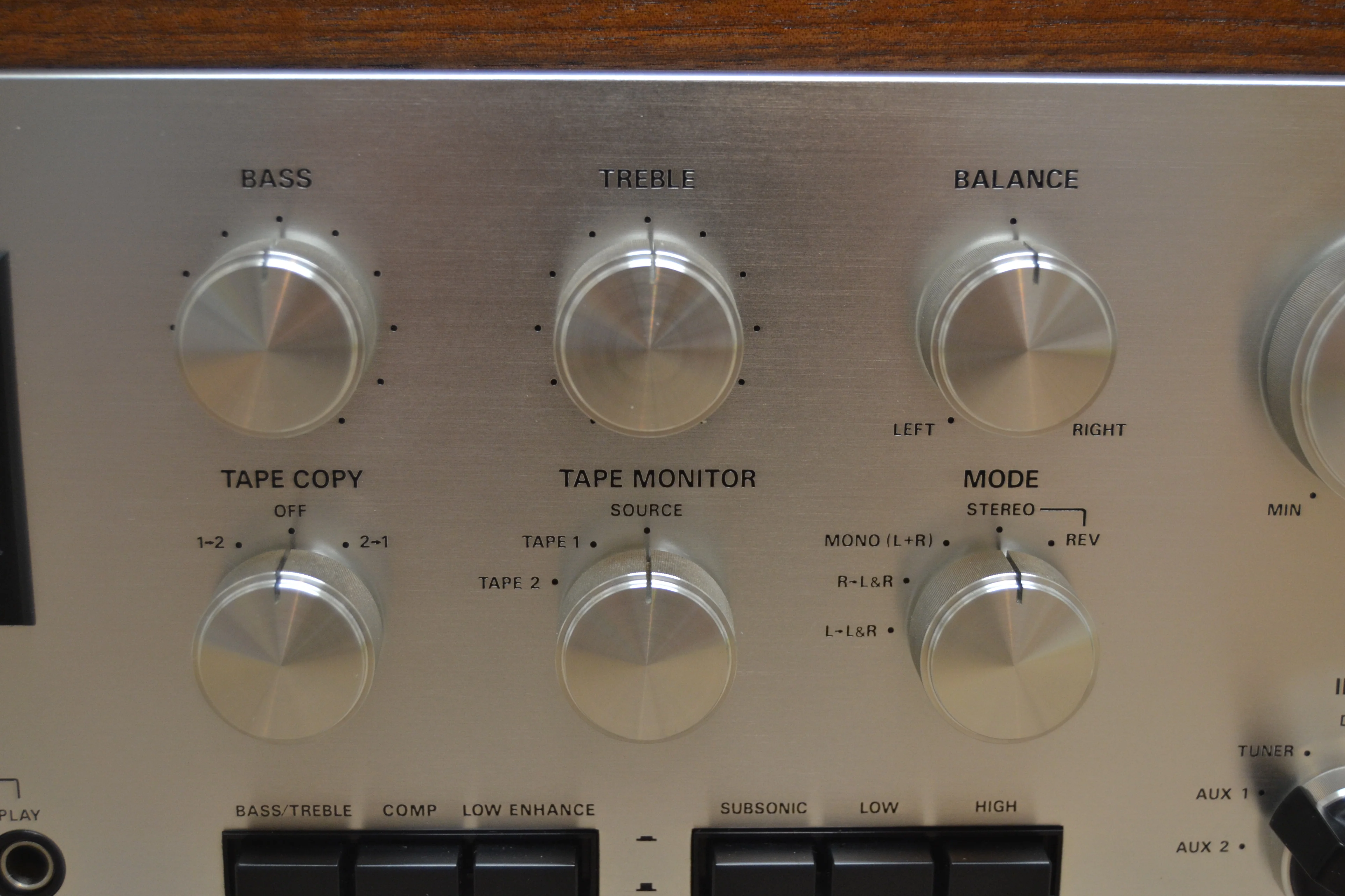 Accuphase E-202 Stereo Integrated Amplifier * 100W RMS * 1974 * Wood Case - Image 7