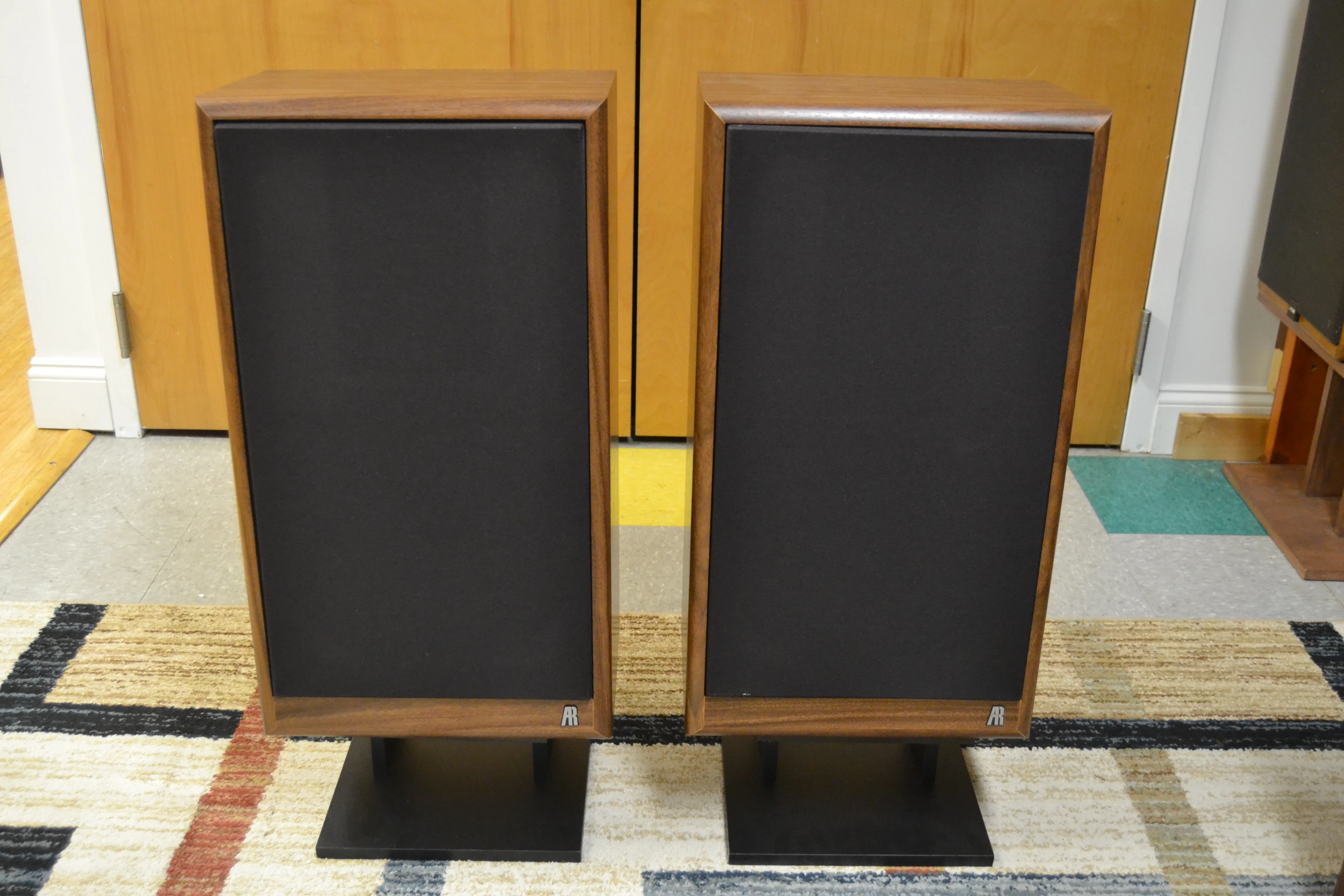 Acoustic Research AR58b Floor Standing Speakers * 3Way with stands