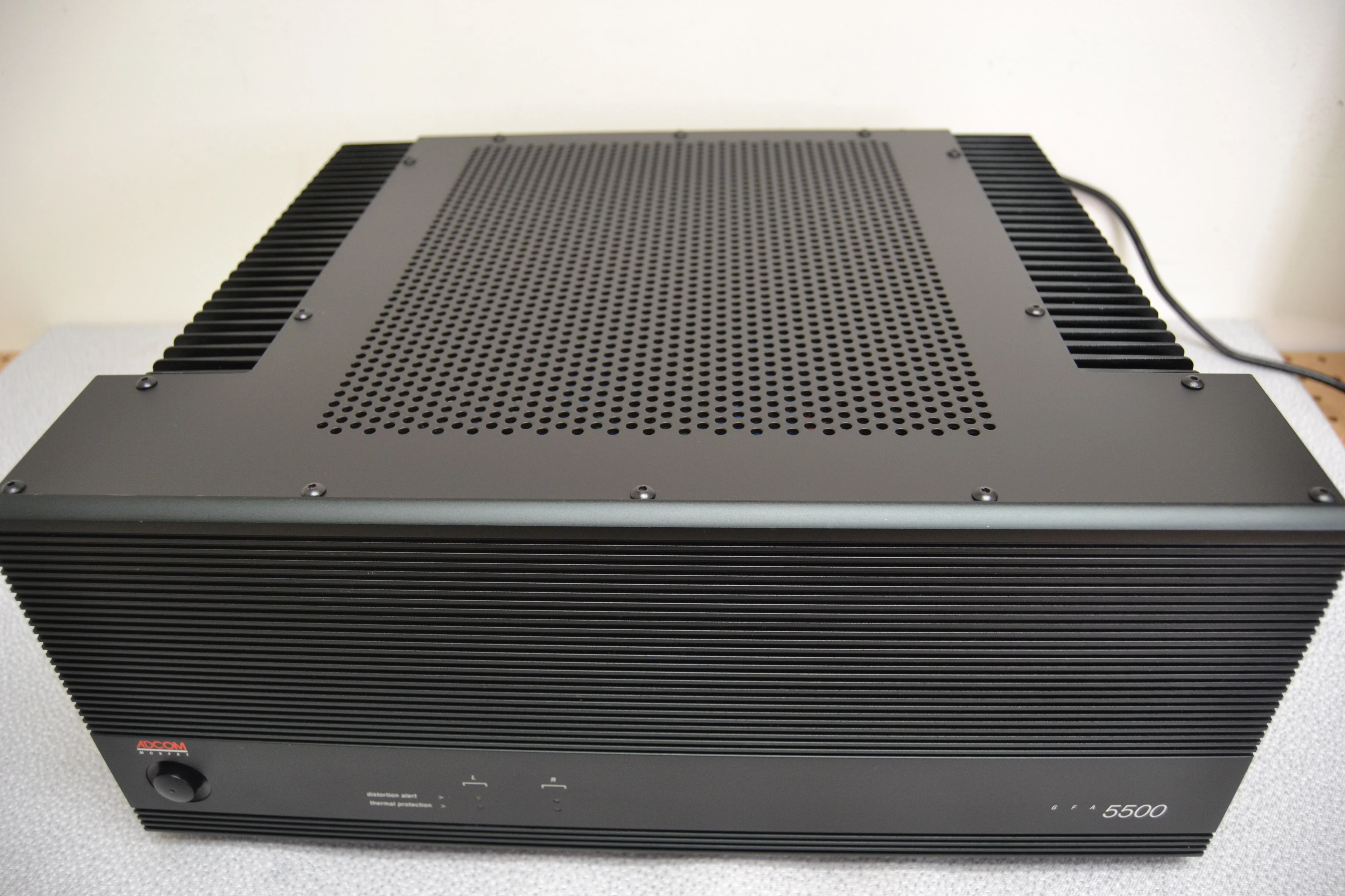 Adcom GFA-5500 Power Amplifier * 200W RMS * 1995 - Image 6