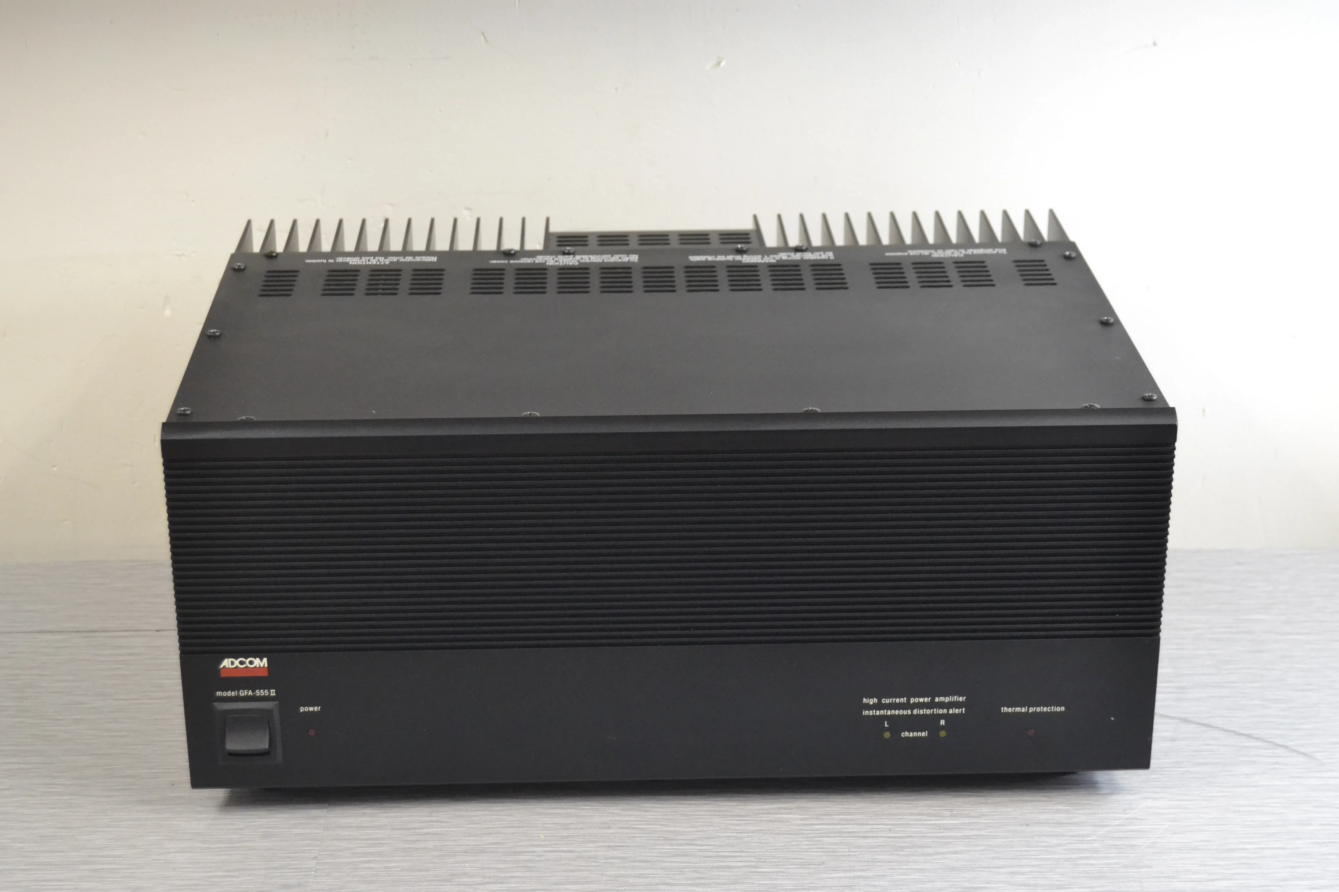 Adcom GFA 555 II * Power Amplifier * 200W RMS