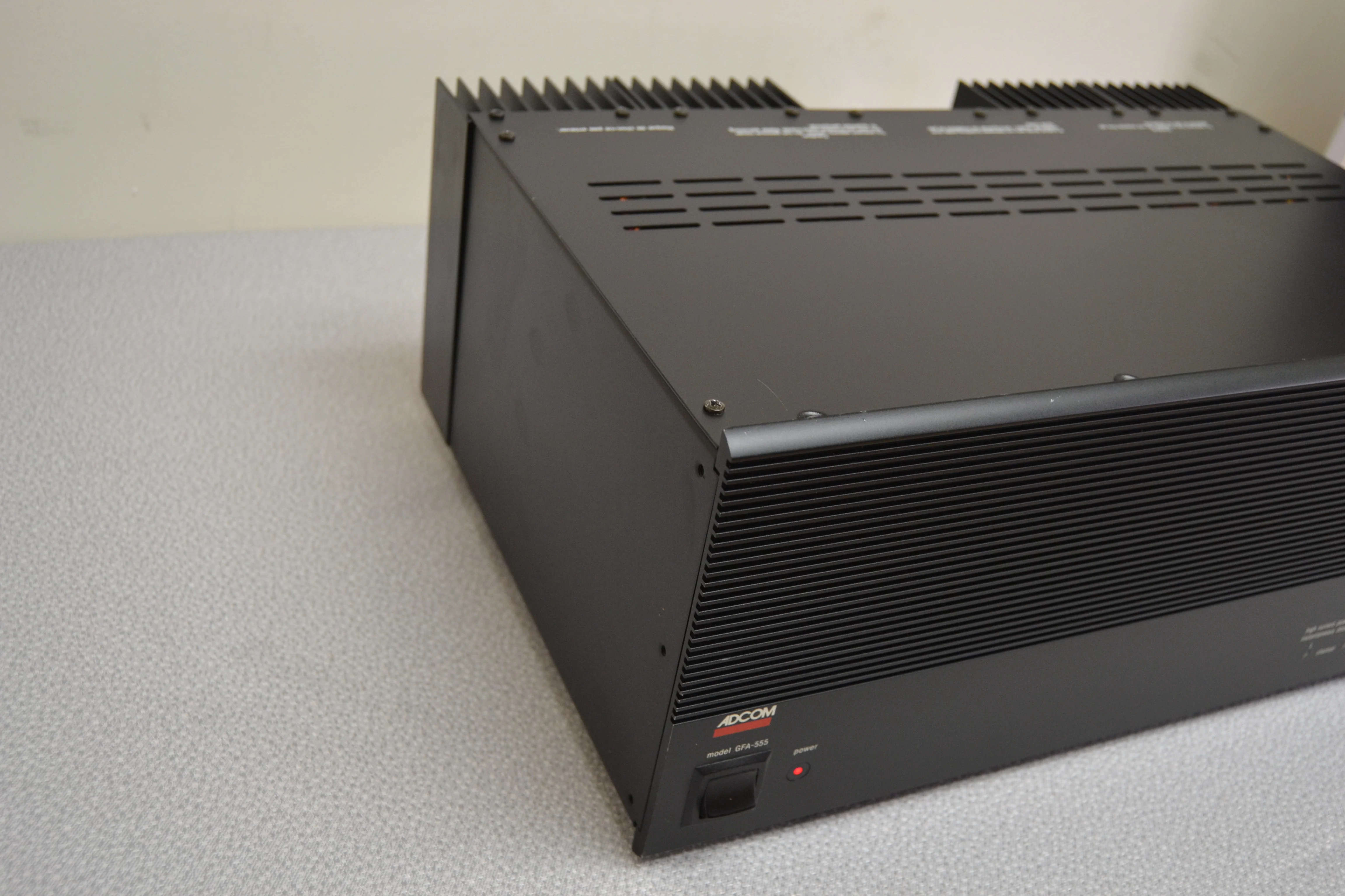 Adcom GFA-555 Stereo Power Amplifier * 200W RMS * 1985 - Image 9