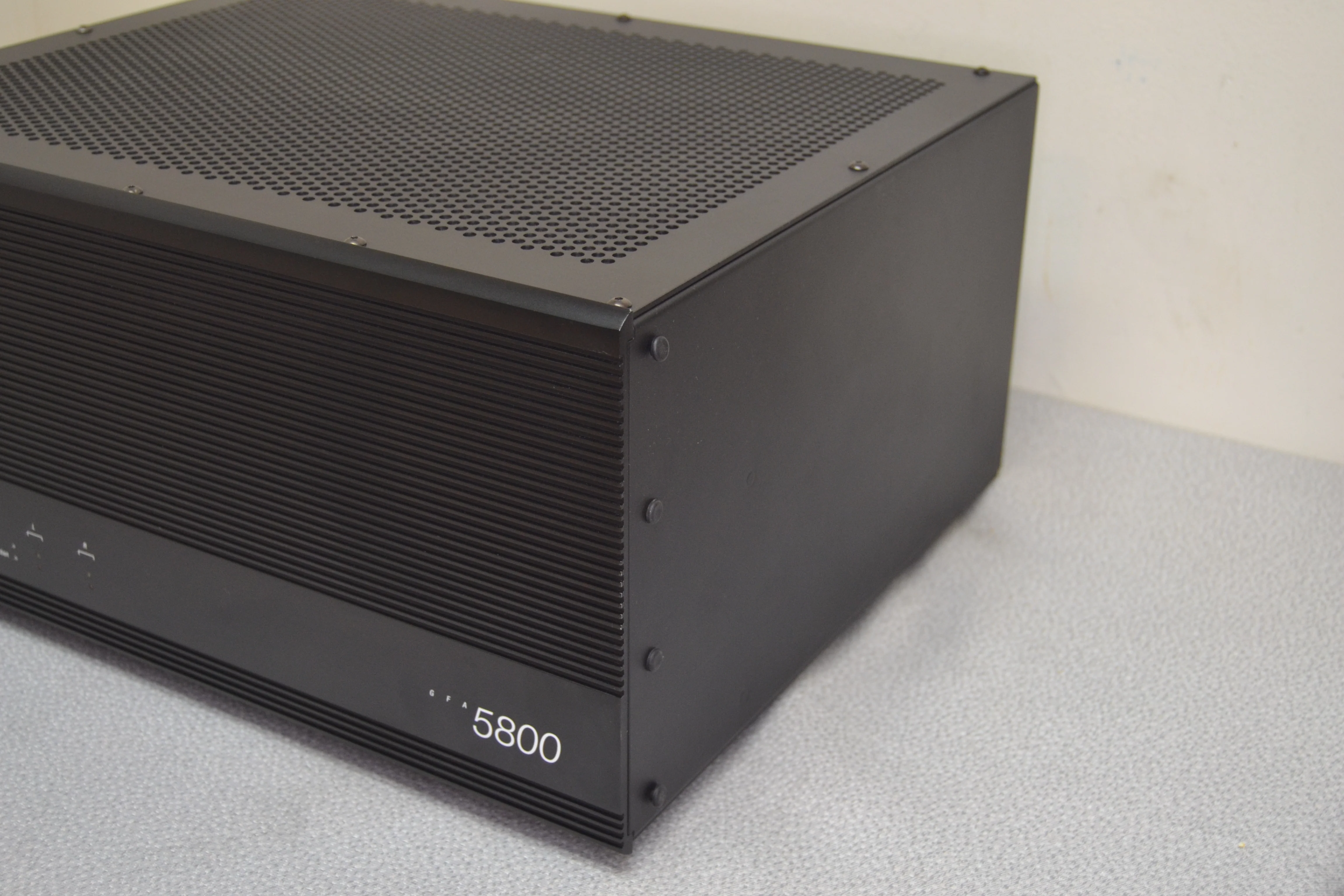 Adcom GFA-5800 Power Amplifier (1995) * 250W RMS - Image 6