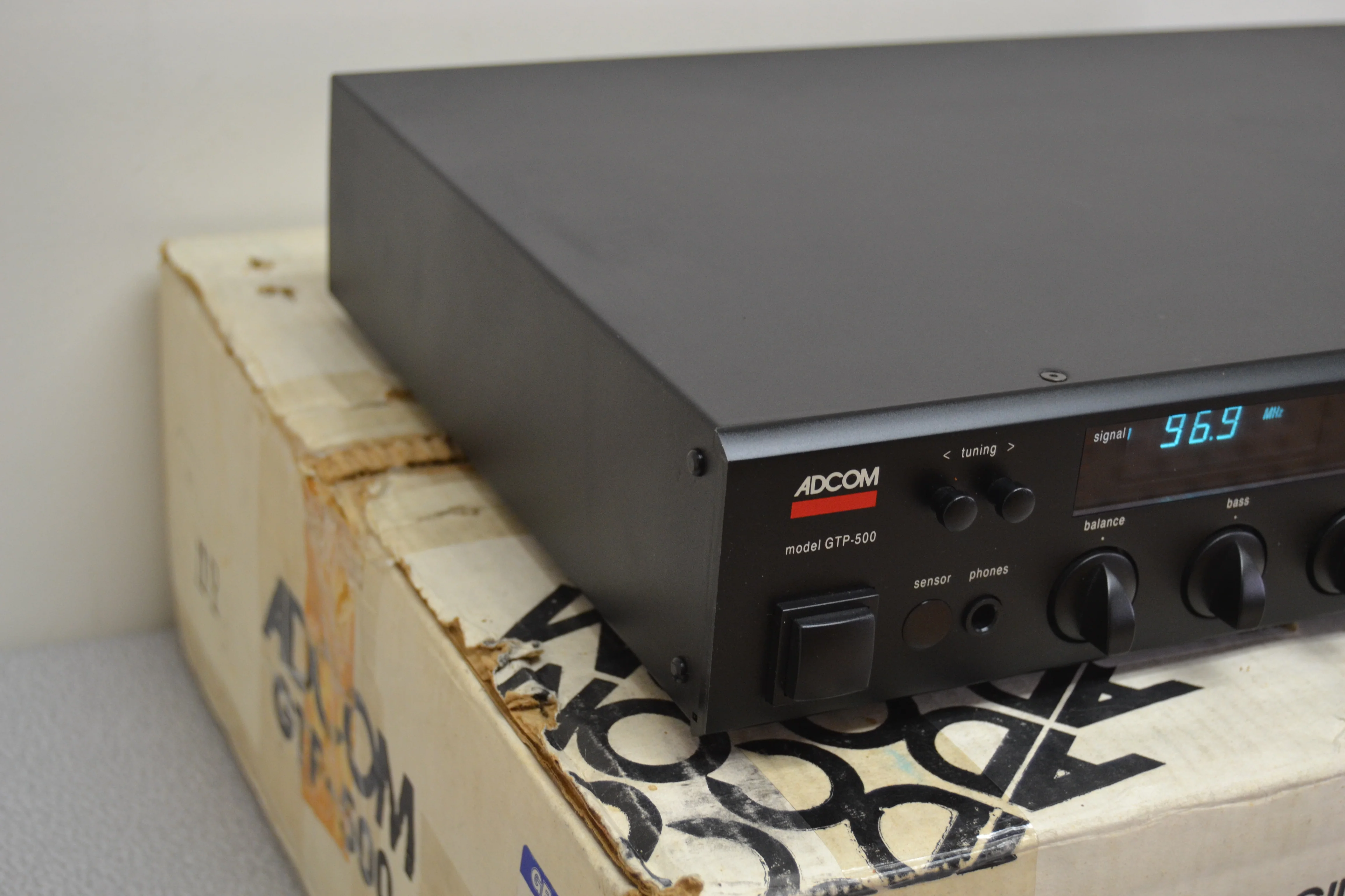 Adcom GTP-500  Tuner / Pre-Amplifier * Remote * Original Box * AM Antenna - Image 9