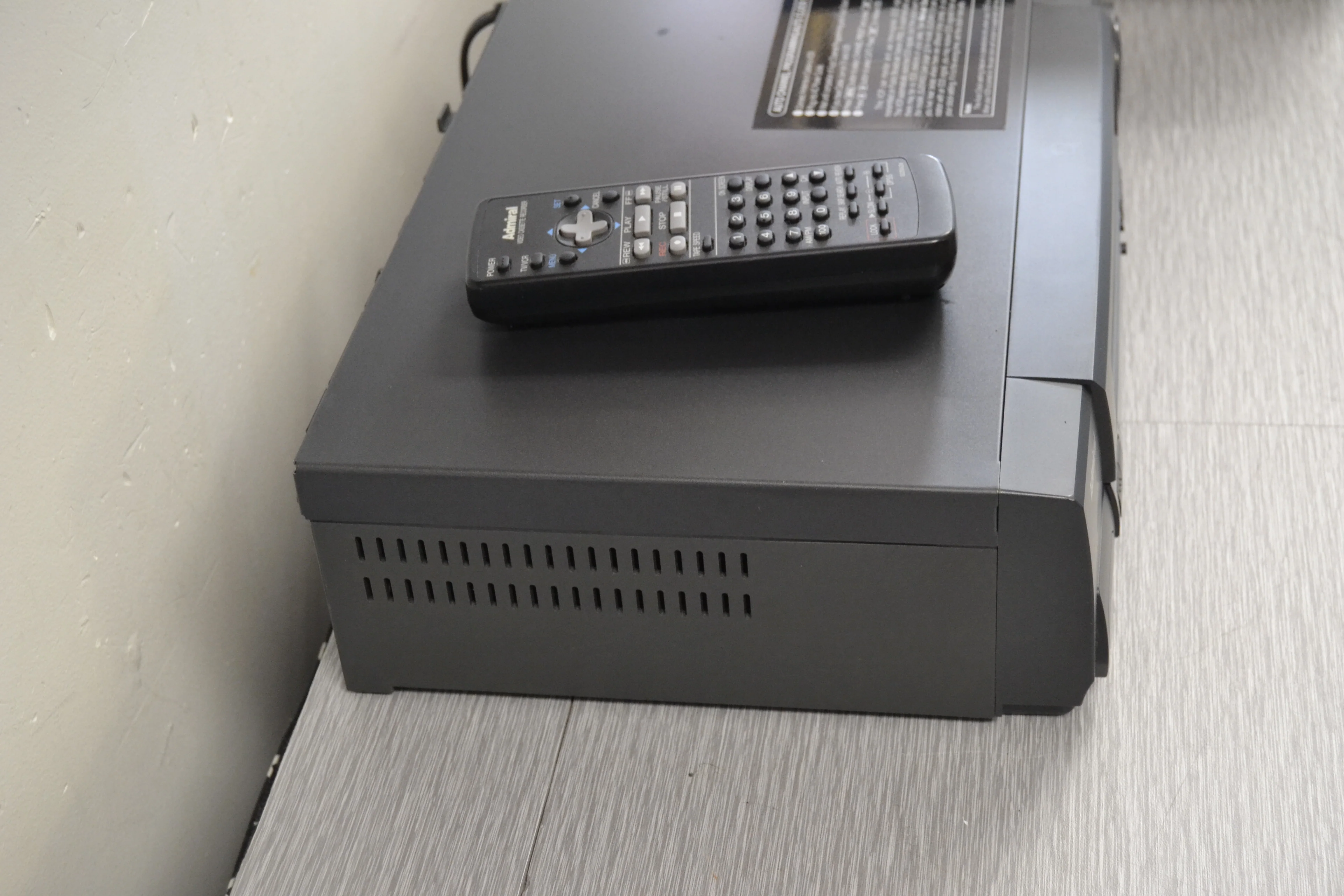 Admiral JSJ20451 Video Cassette Recorder VHS with Remote - Image 11