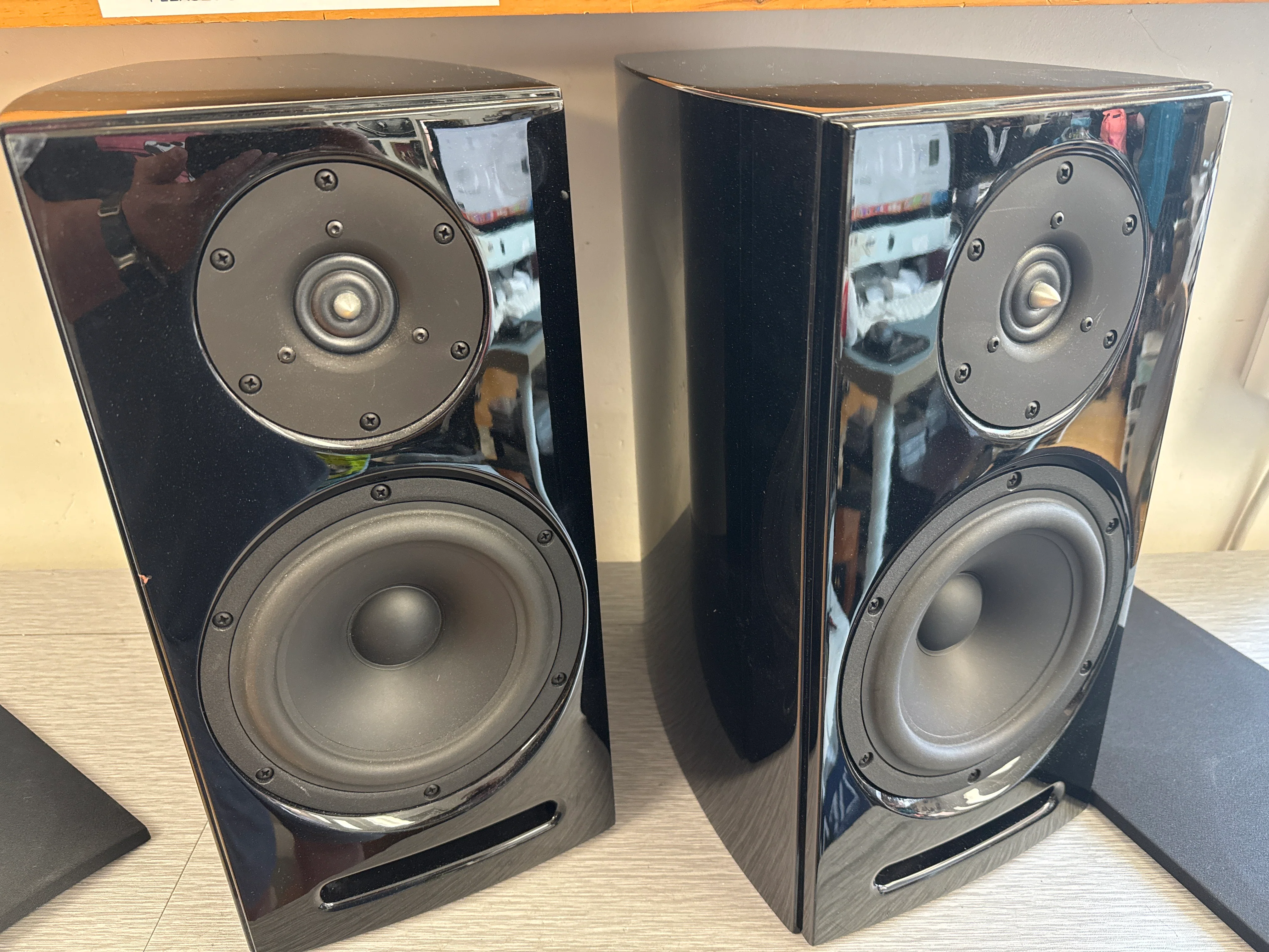 Aerial Acoustics 5T High Gloss Ebony Speakers with Kanto Metal Stands - Image 2