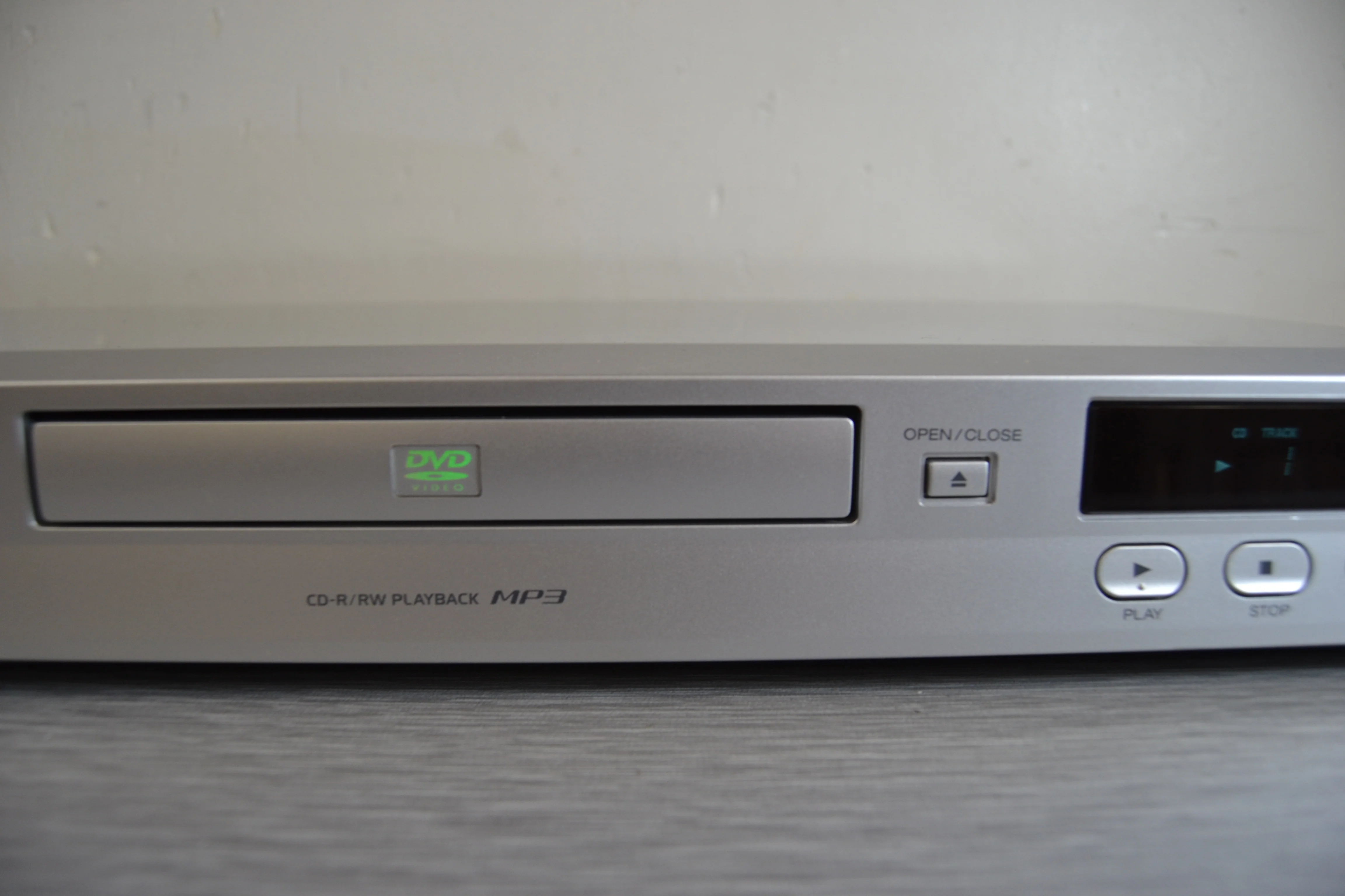 Aiwa XD-AX1 Single CD/DVD Player - Image 10