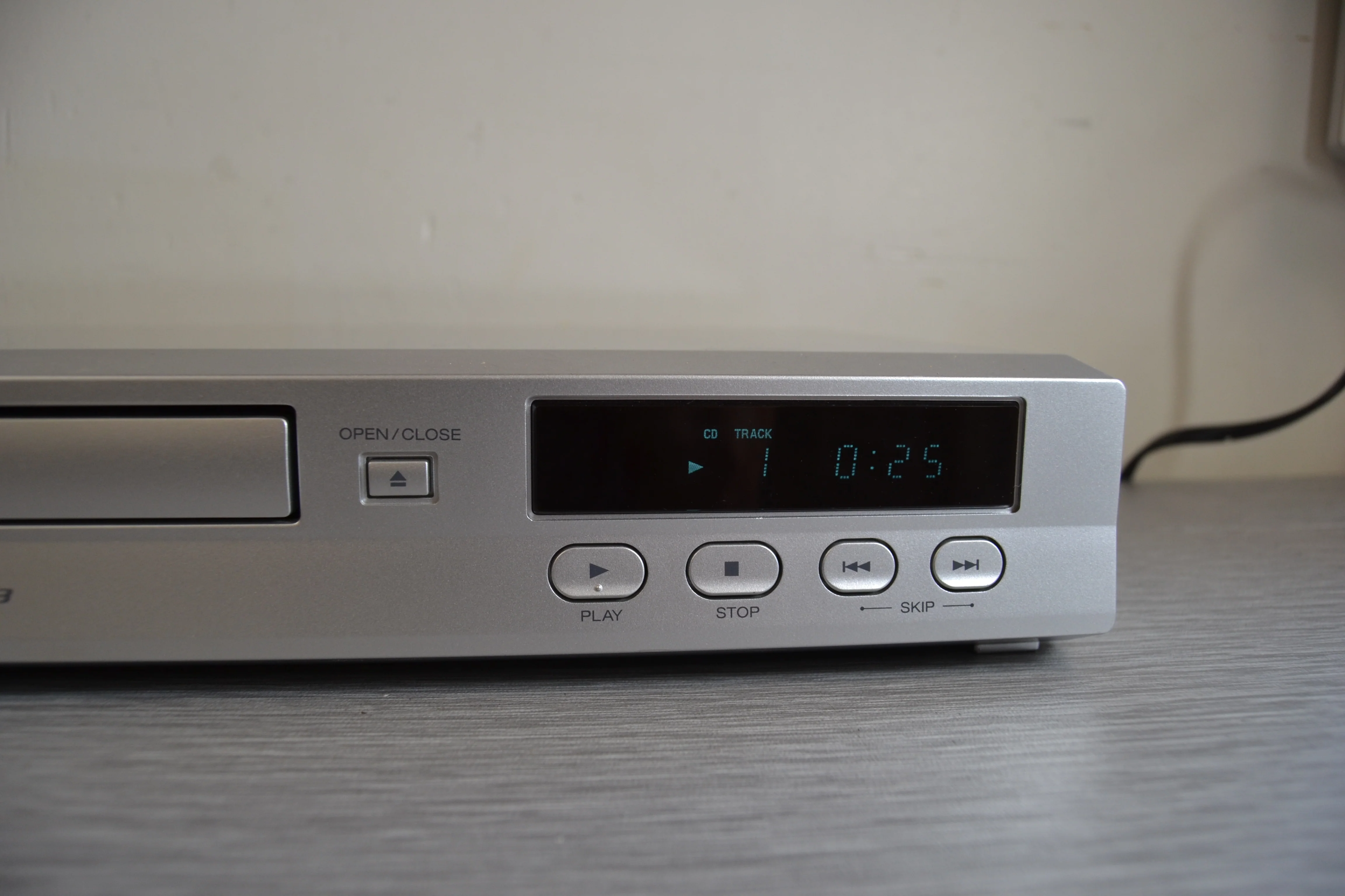 Aiwa XD-AX1 Single CD/DVD Player - Image 9