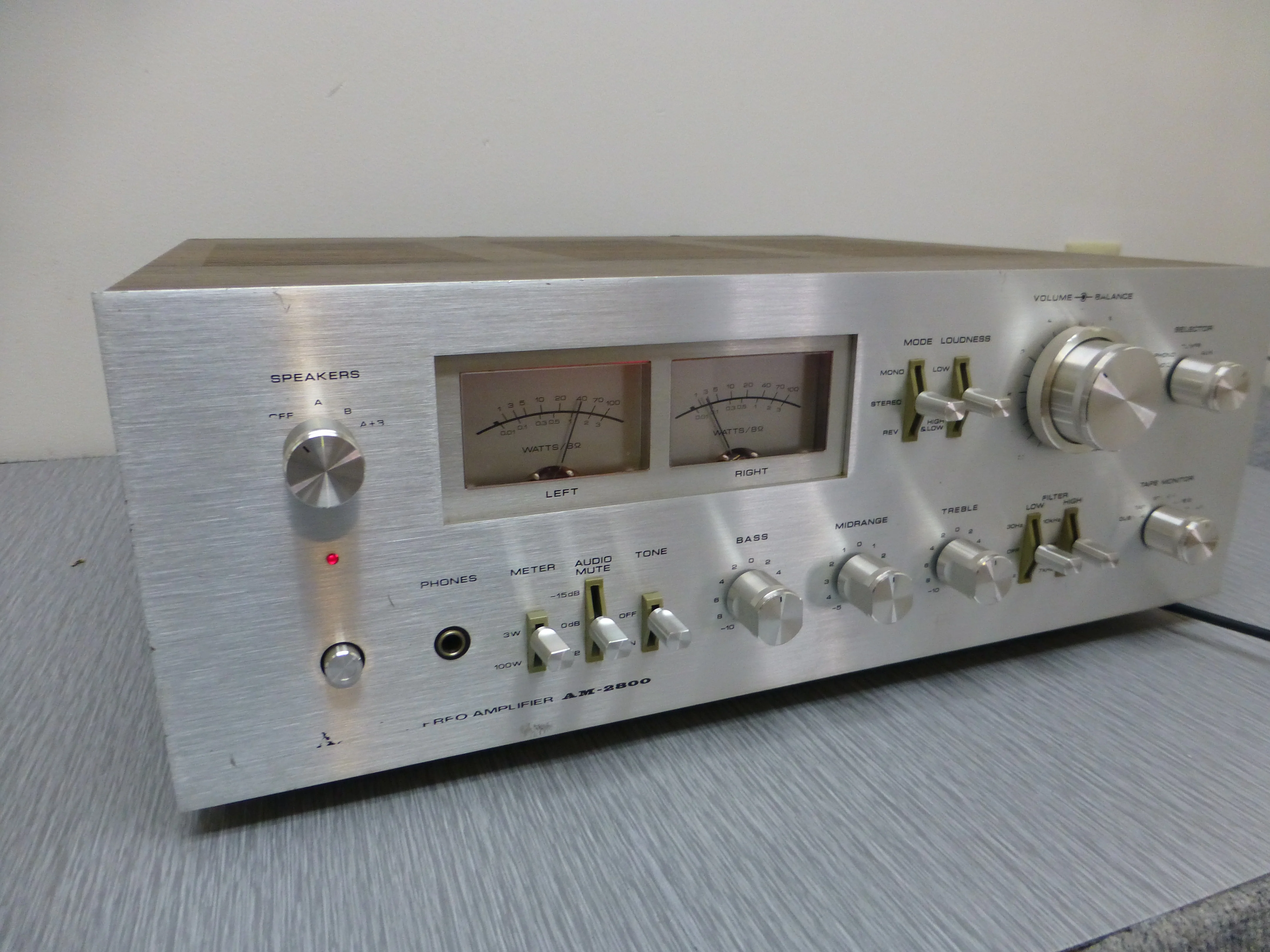 Akai AM-2800 Stereo Integrated Amplifier (1976-79) * 80W RMS