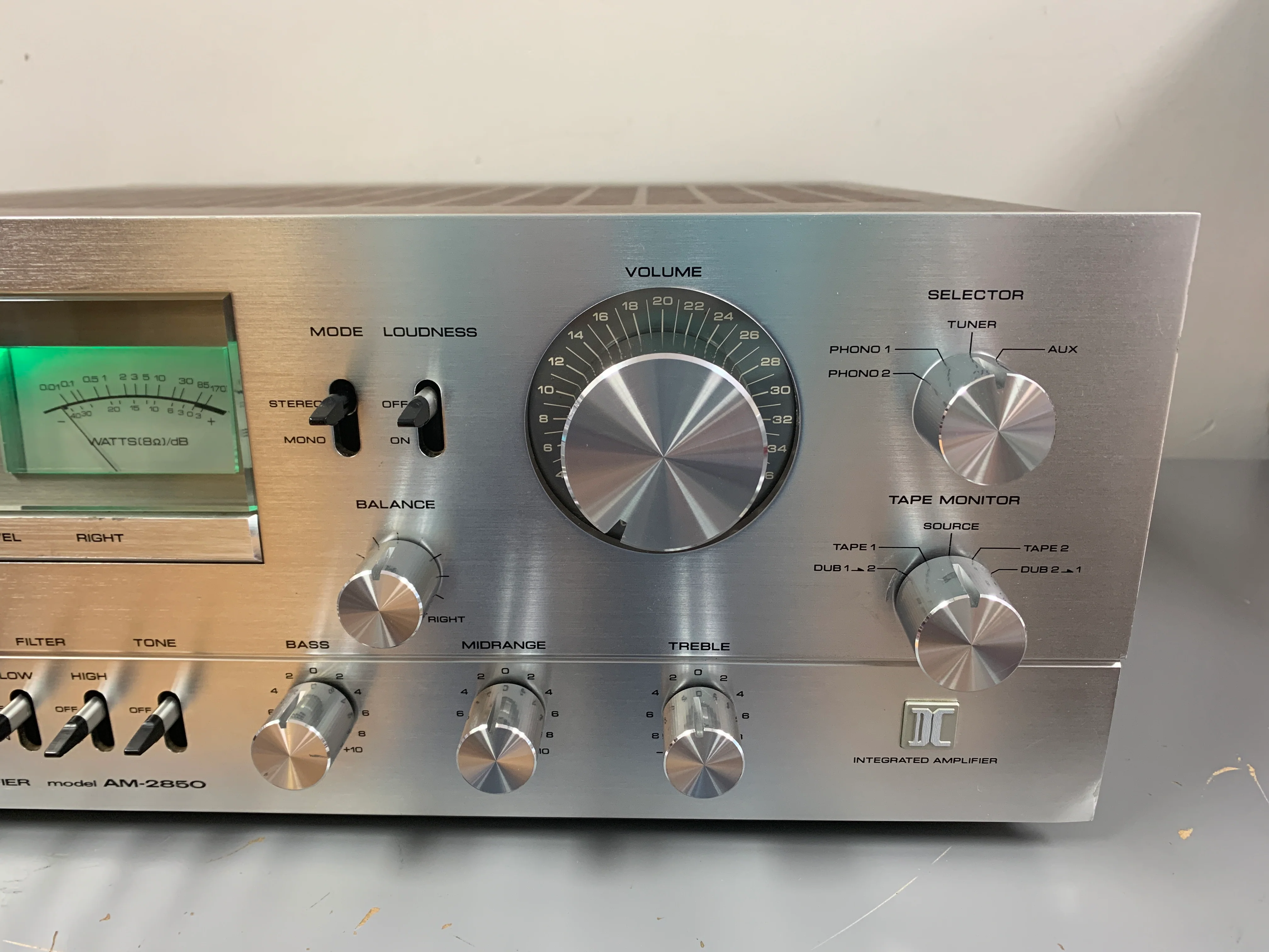 Akai AM2850 Integrated Amplifier - Image 4