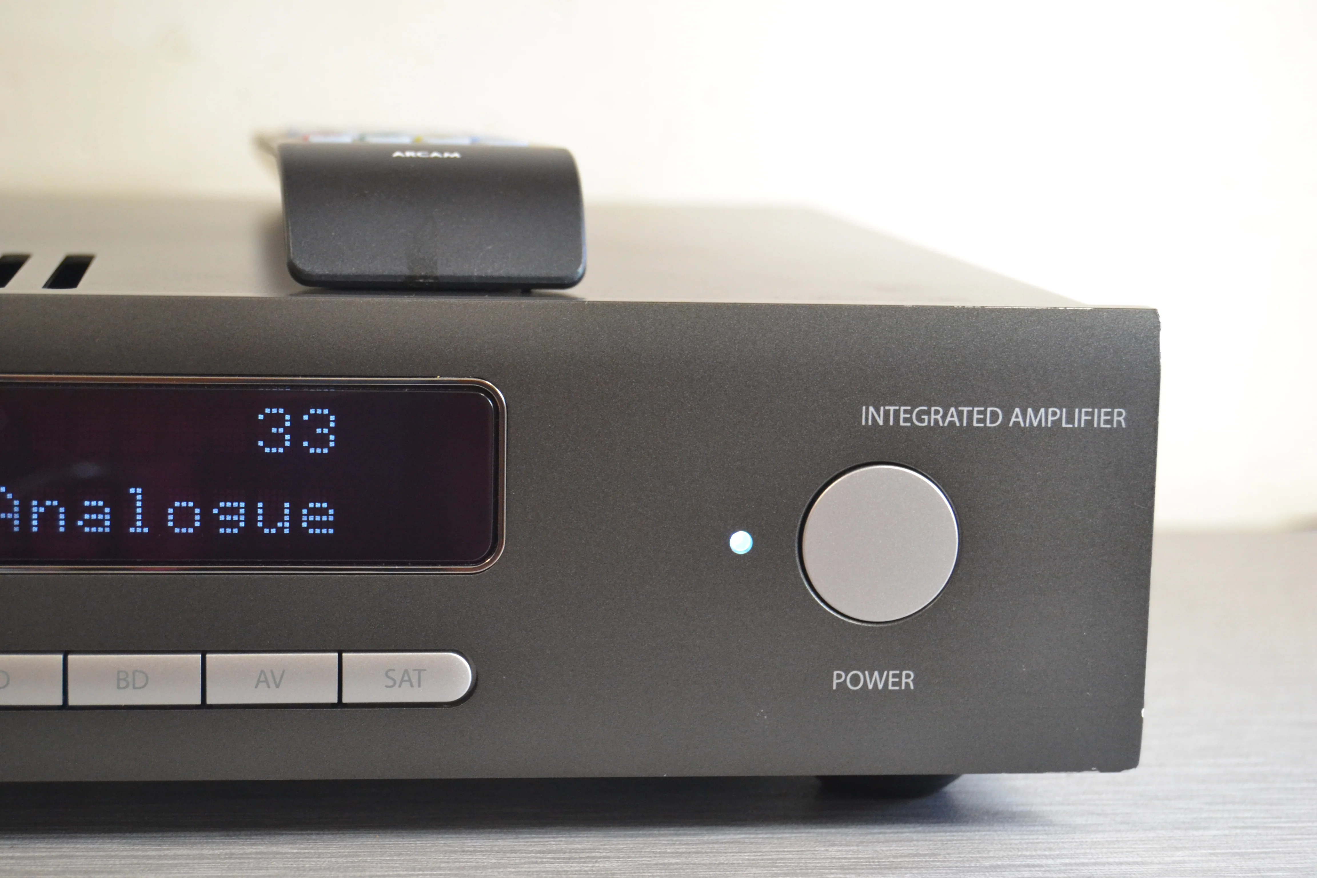 Arcam SA20 Stereo integrated amplifier with built-in DAC * Remote - Image 5