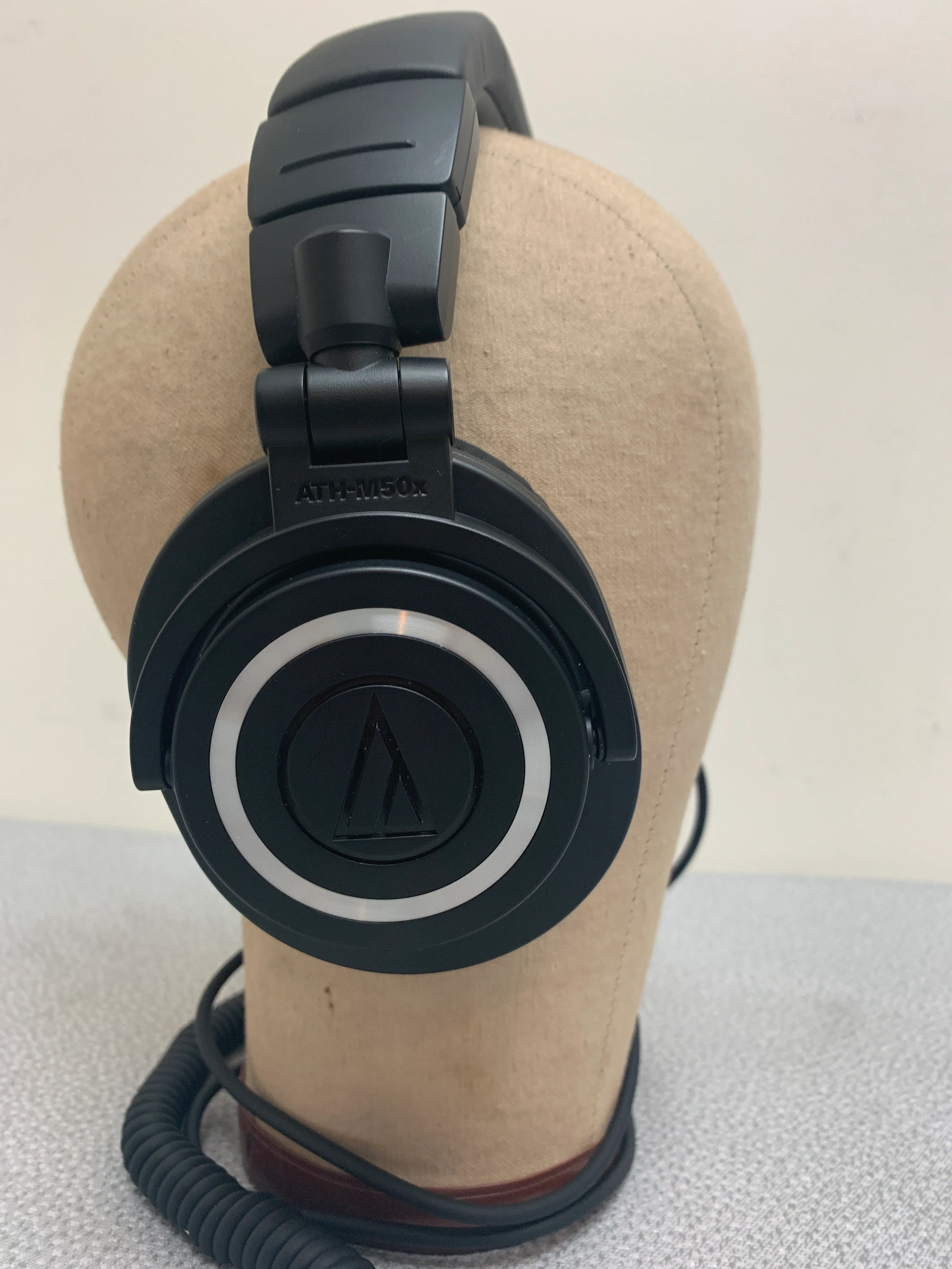 Audio Technica ATH-M50X Professional Monitor Headphones w/ 2 Adaptor Cords, Bag, Instructions - Image 4