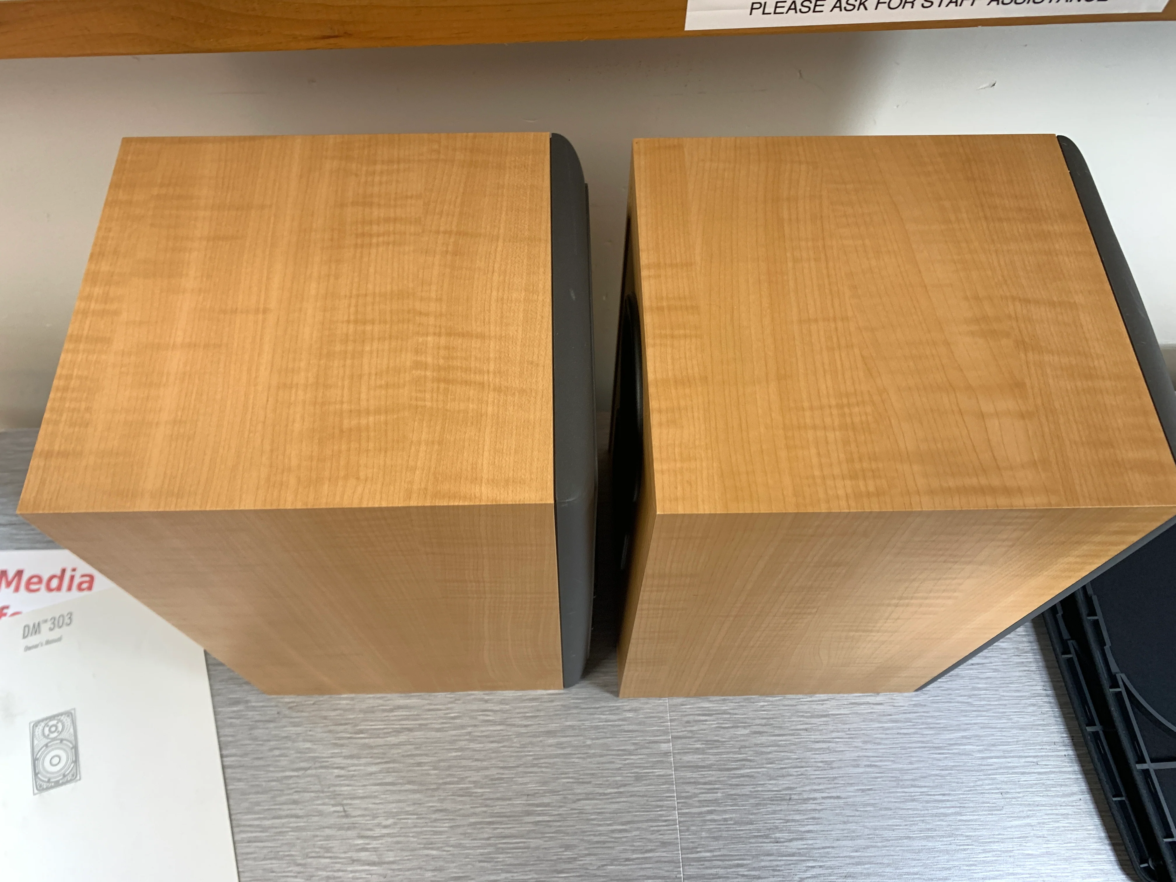 B&W DM-303 Bookshelf Speakers - Image 10