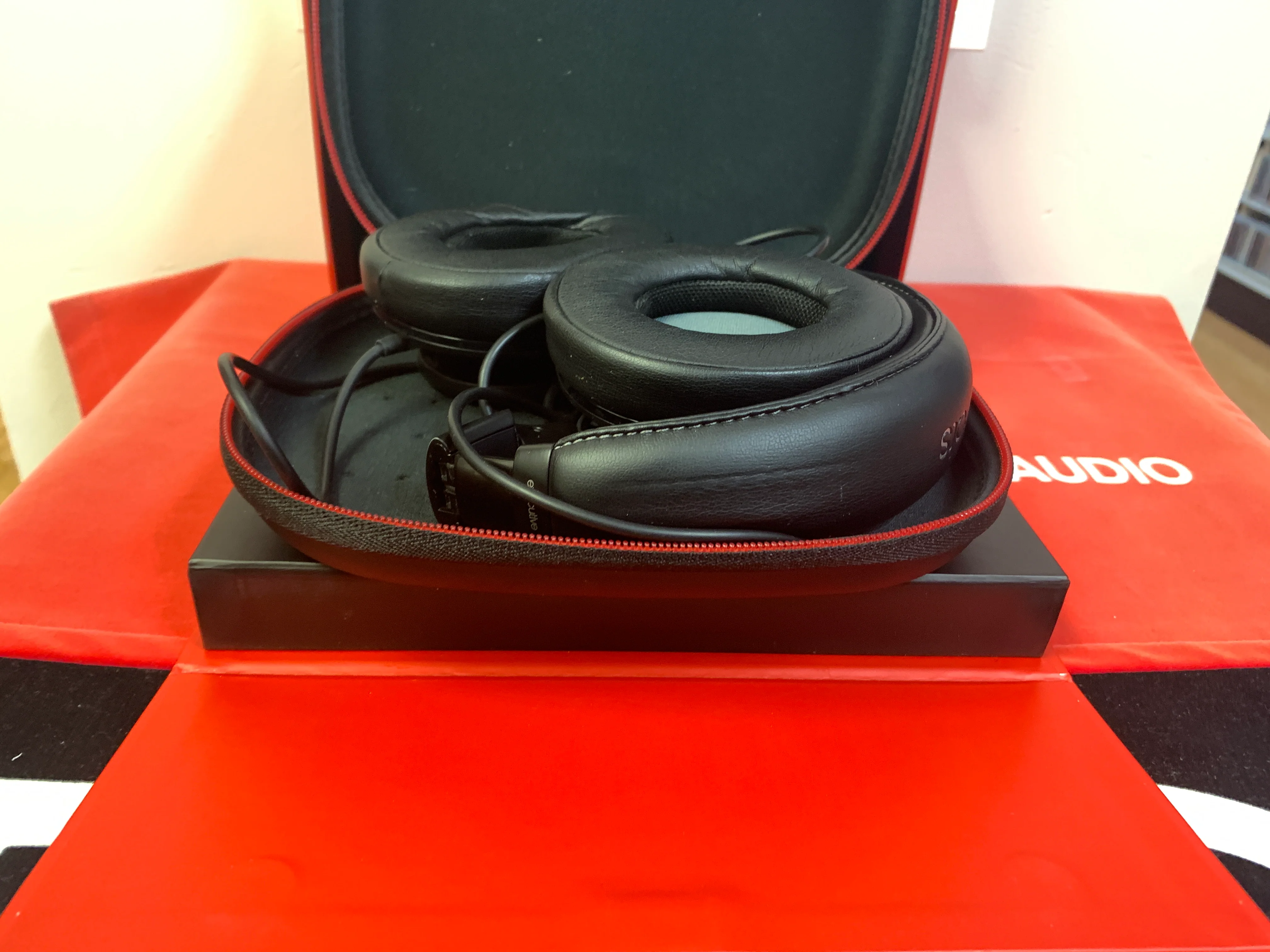 Beats by Dr.Dre Executive Over Ear Headphones *Original Box - Image 2
