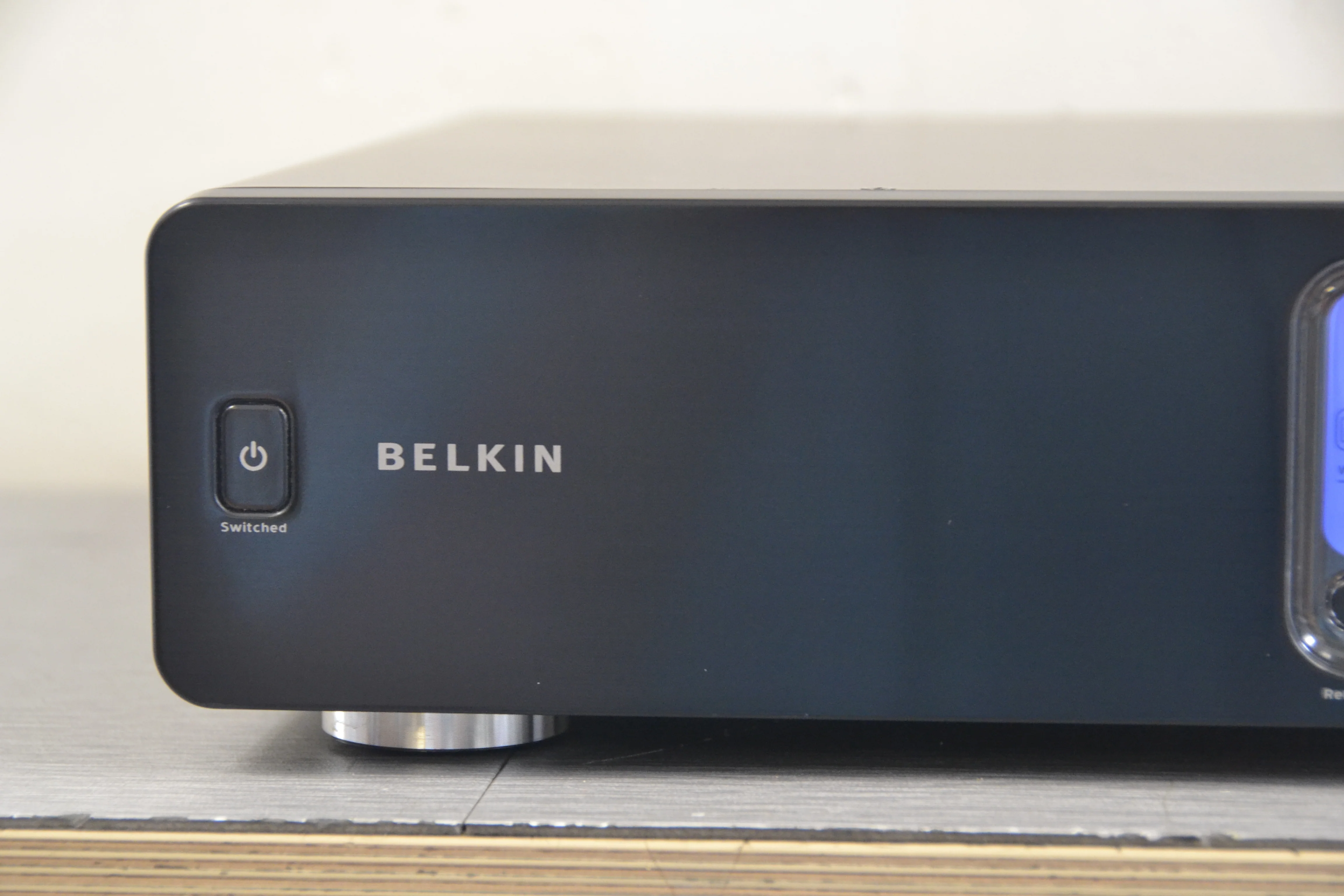 Belkin Pure AV PF60 Home Theater Power Console / Surge Protector - Image 2