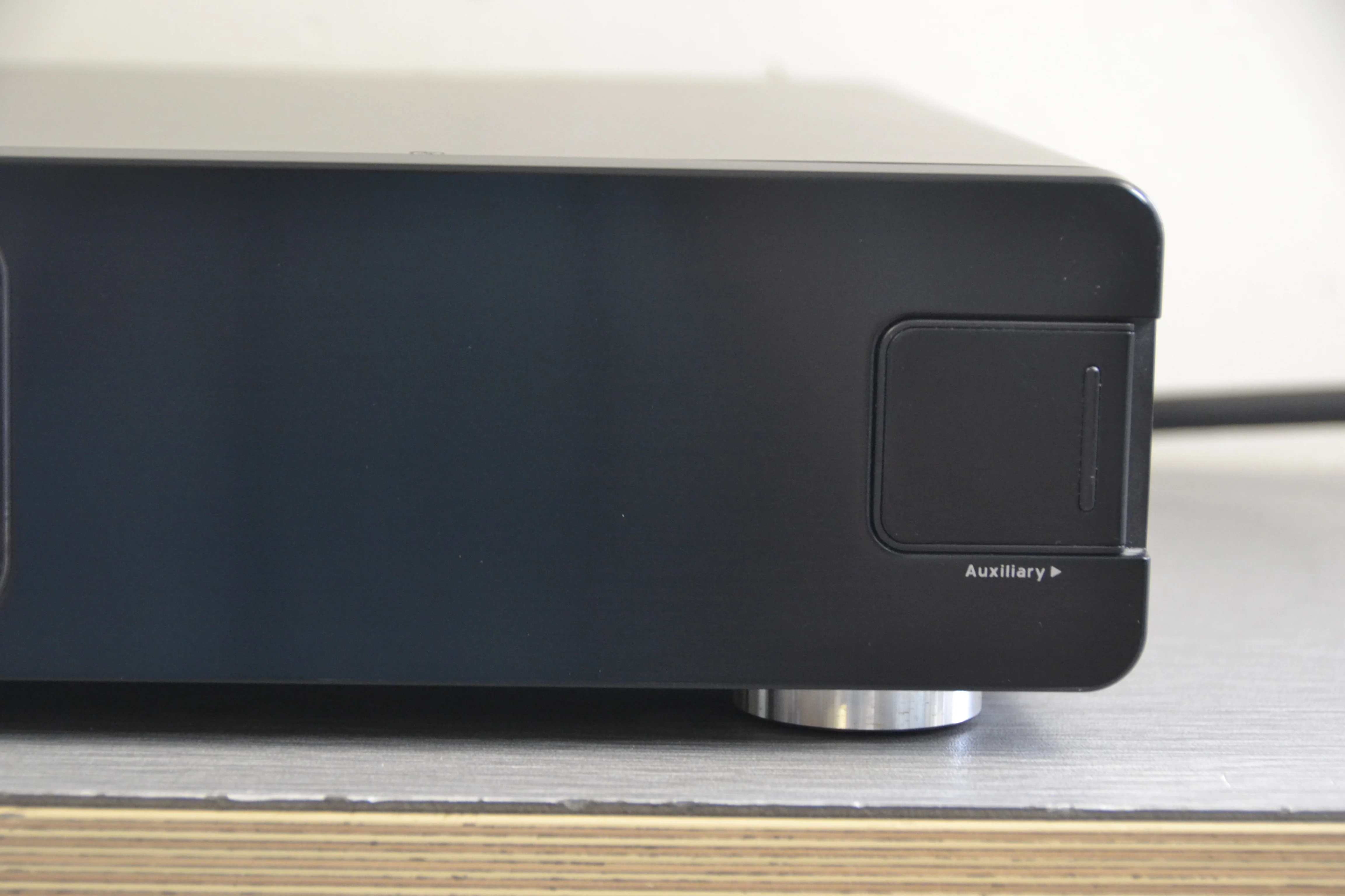 Belkin Pure AV PF60 Home Theater Power Console / Surge Protector - Image 4
