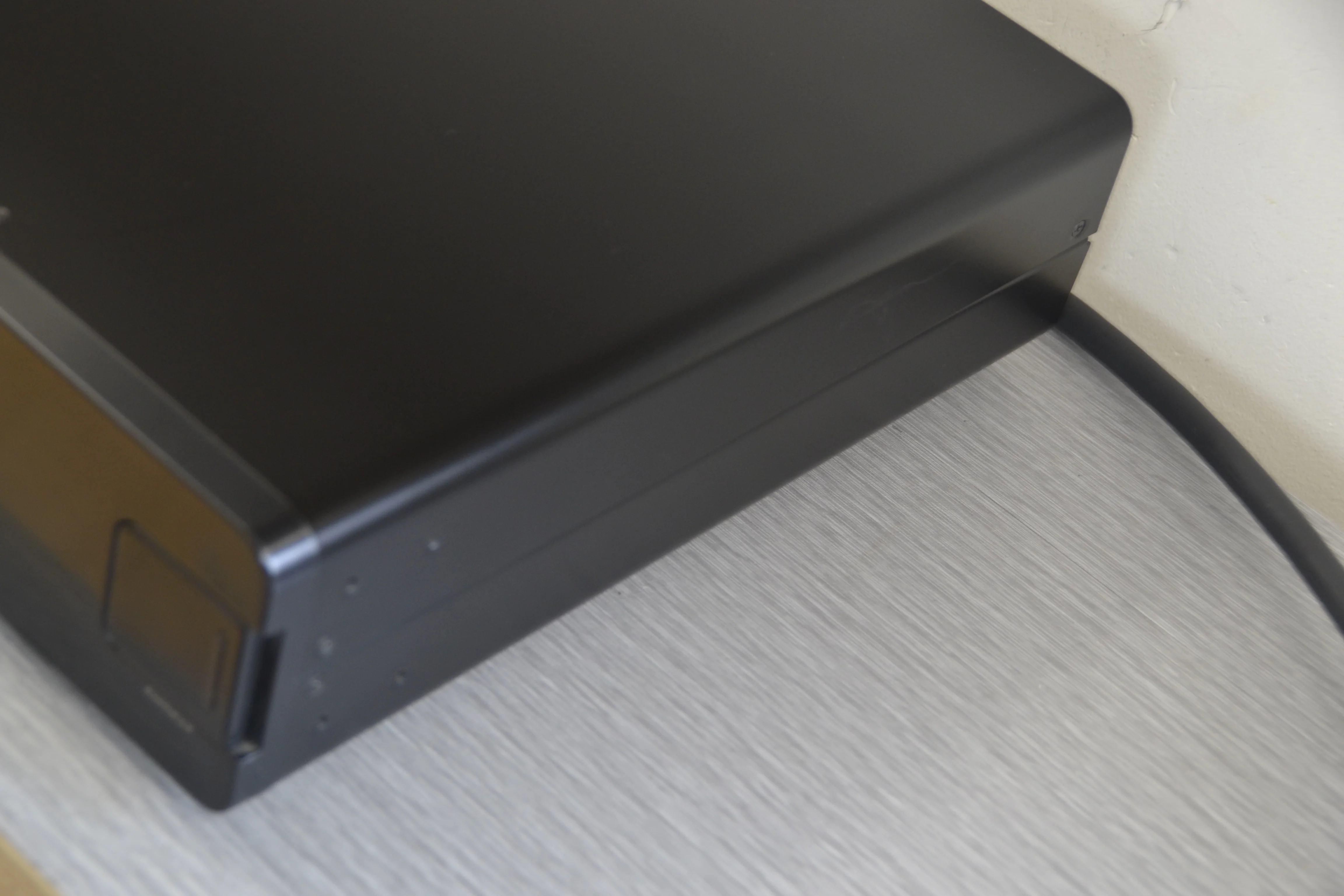 Belkin Pure AV PF60 Home Theater Power Console / Surge Protector - Image 7