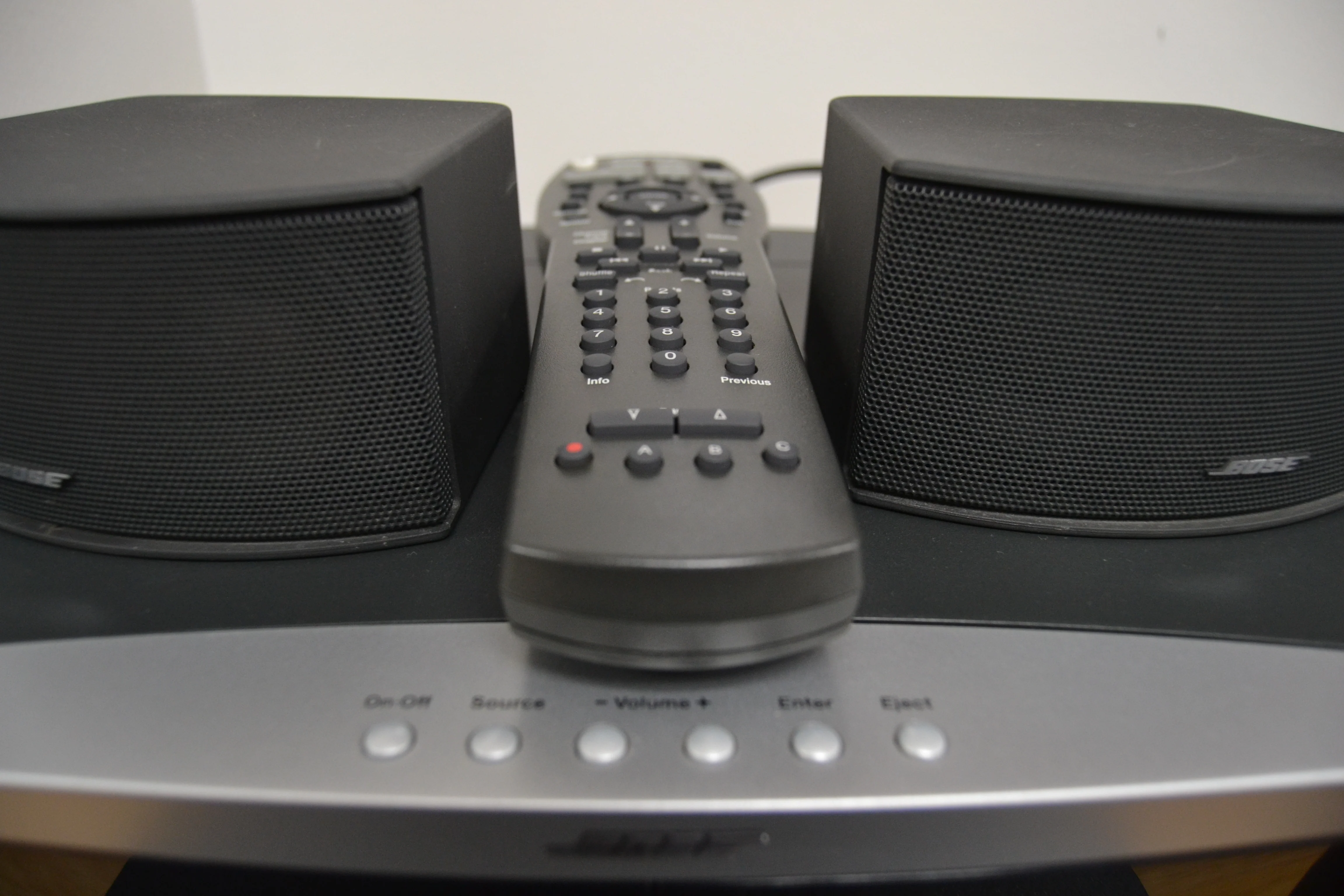 Bose® 3·2·1 III DVD home entertainment system * Complete HDMI System with Remote - Image 3