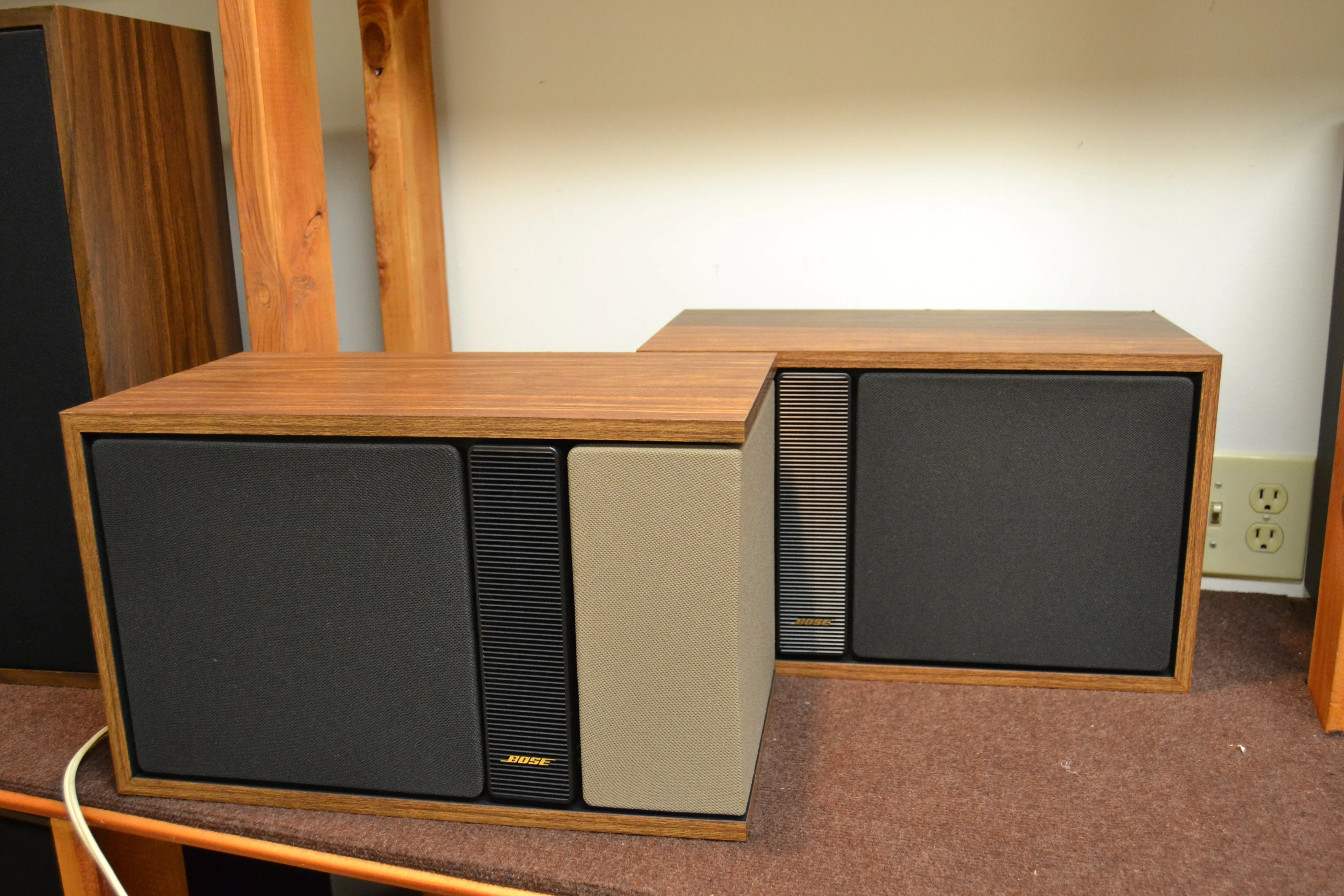Bose 301 series II Bookshelf Speakers - Image 2
