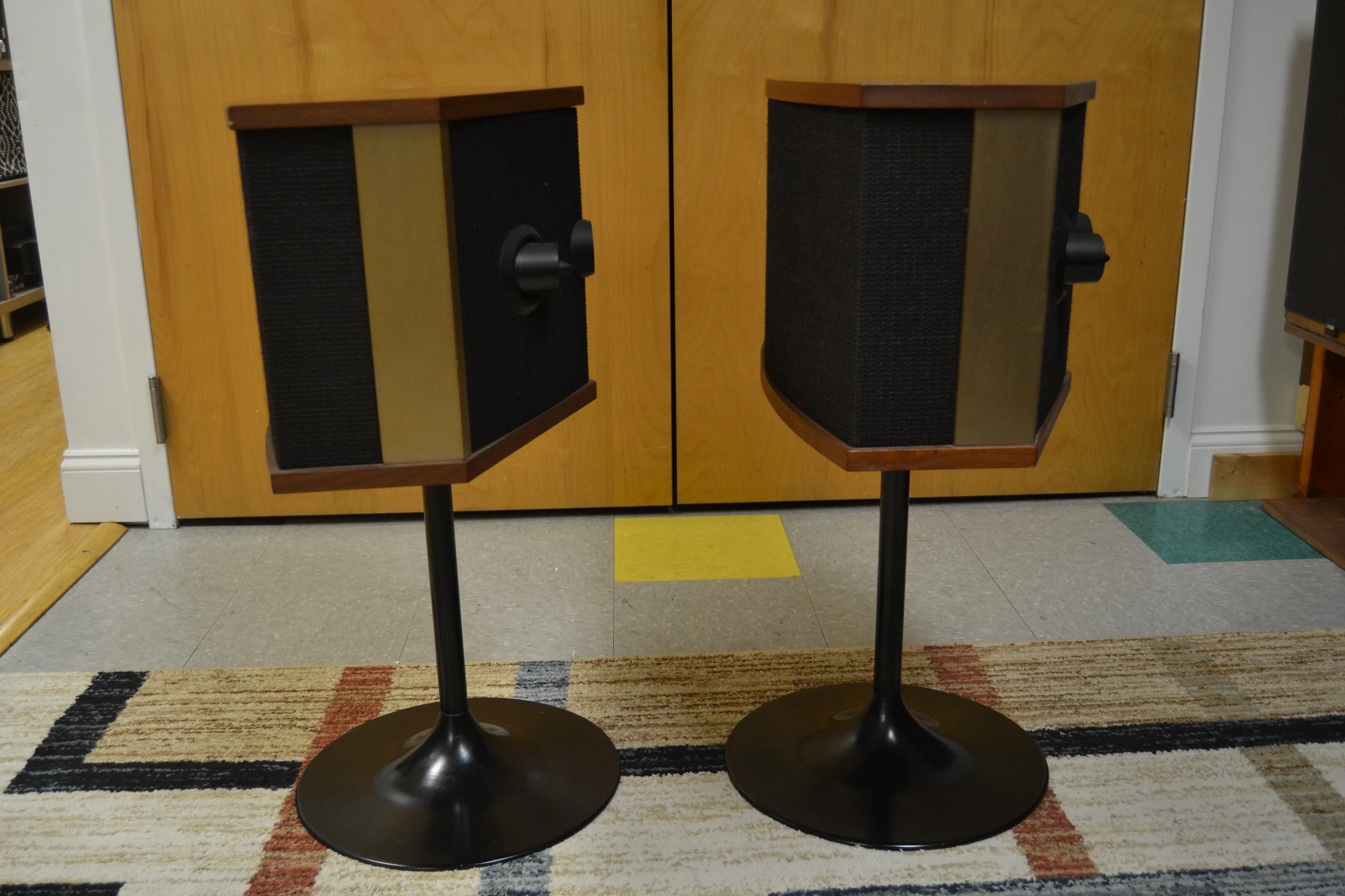 Bose 901 Series V * Equalizer * Tulip Stands - Image 4