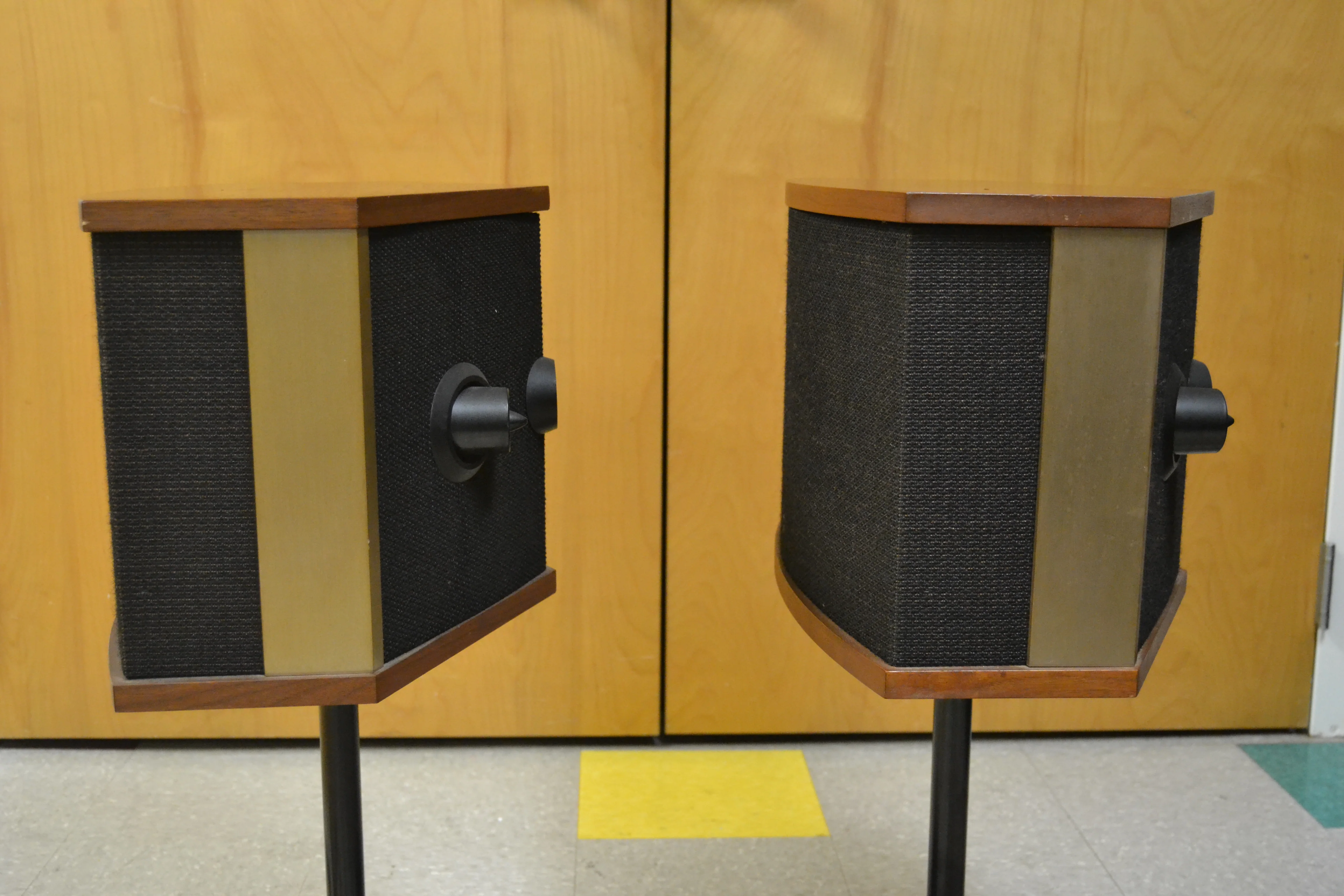 Bose 901 Series V * Equalizer * Tulip Stands - Image 5