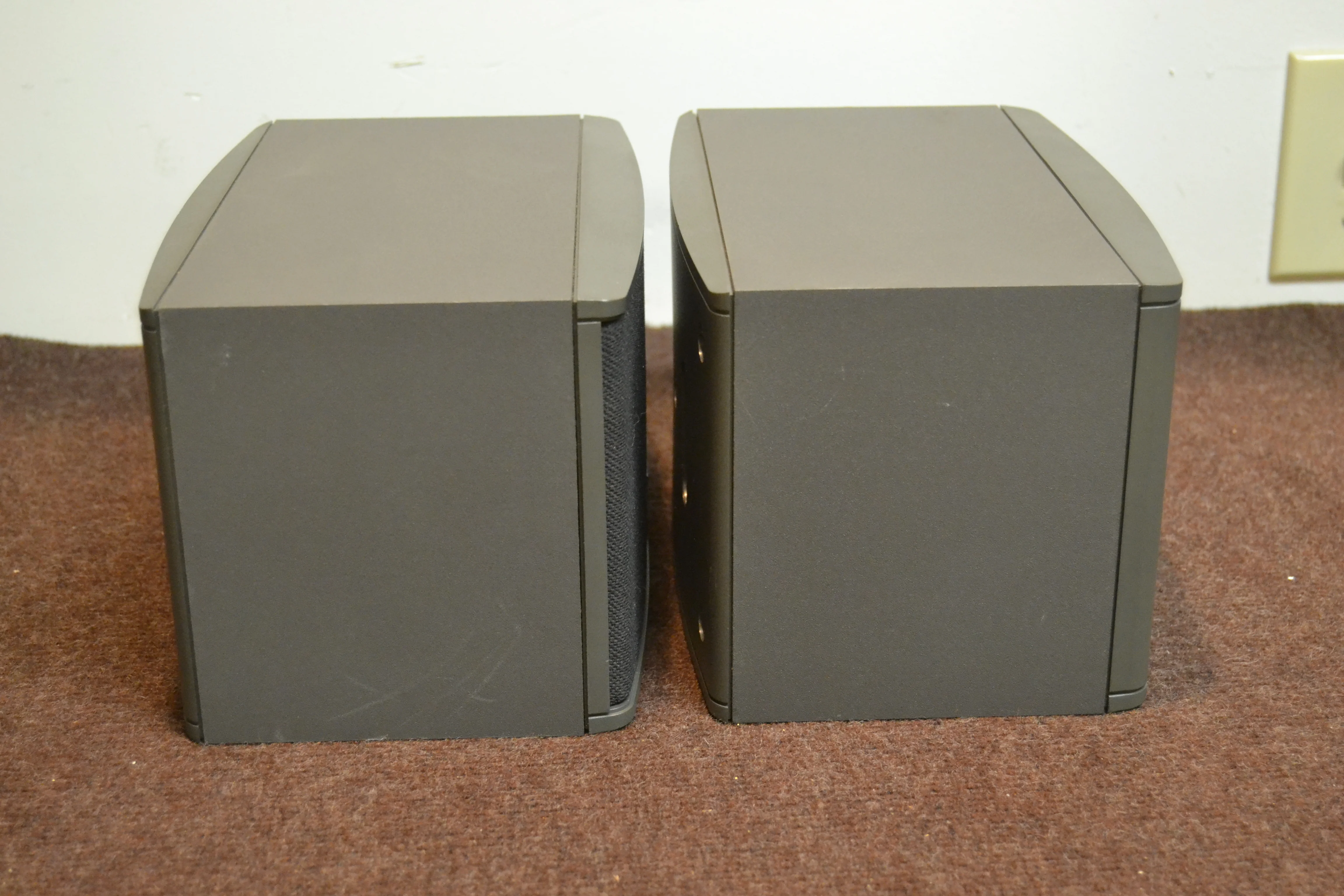 Bose Model 141 Bookshelf Speakers - Image 2