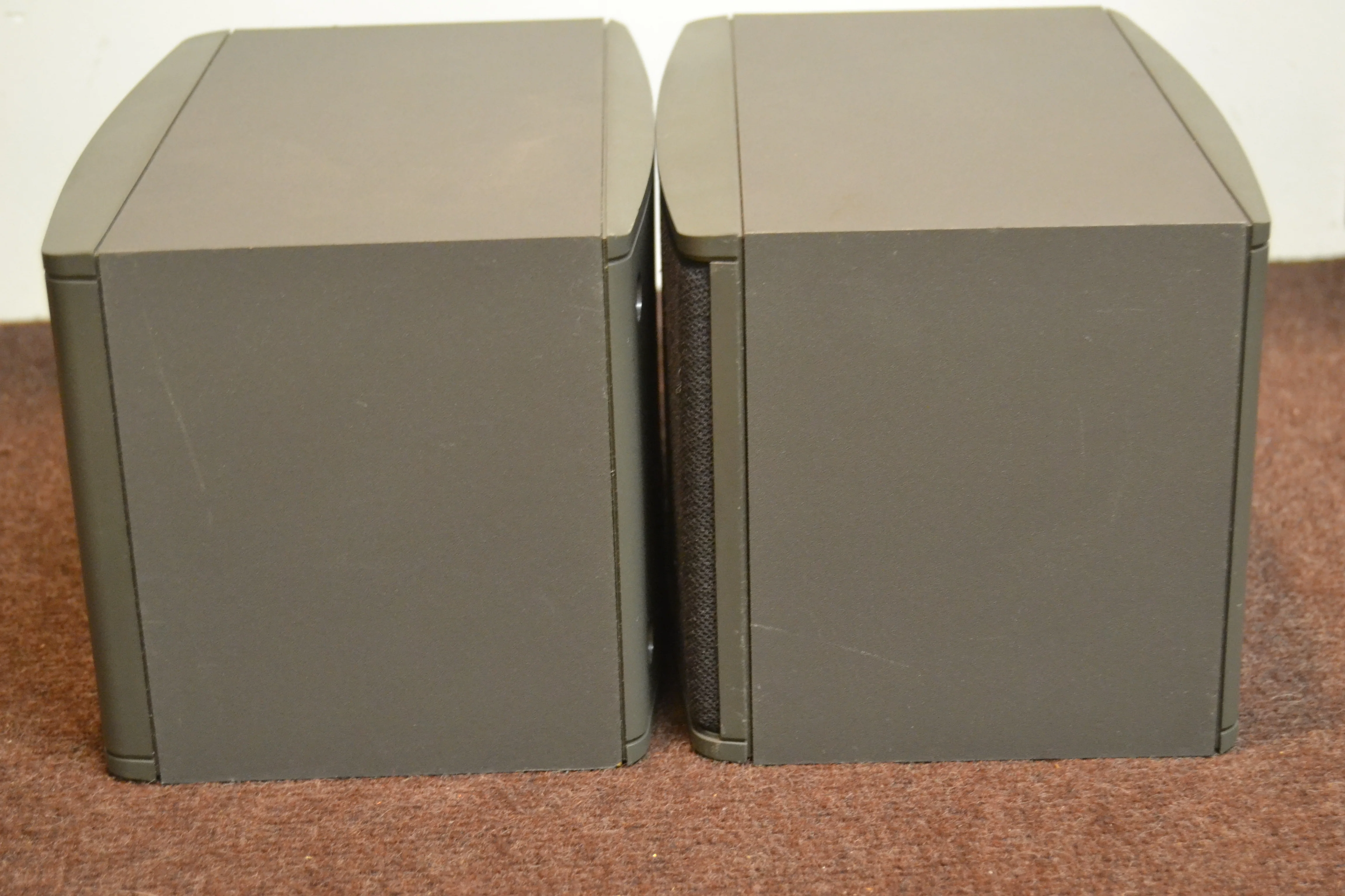 Bose Model 141 Bookshelf Speakers - Image 4
