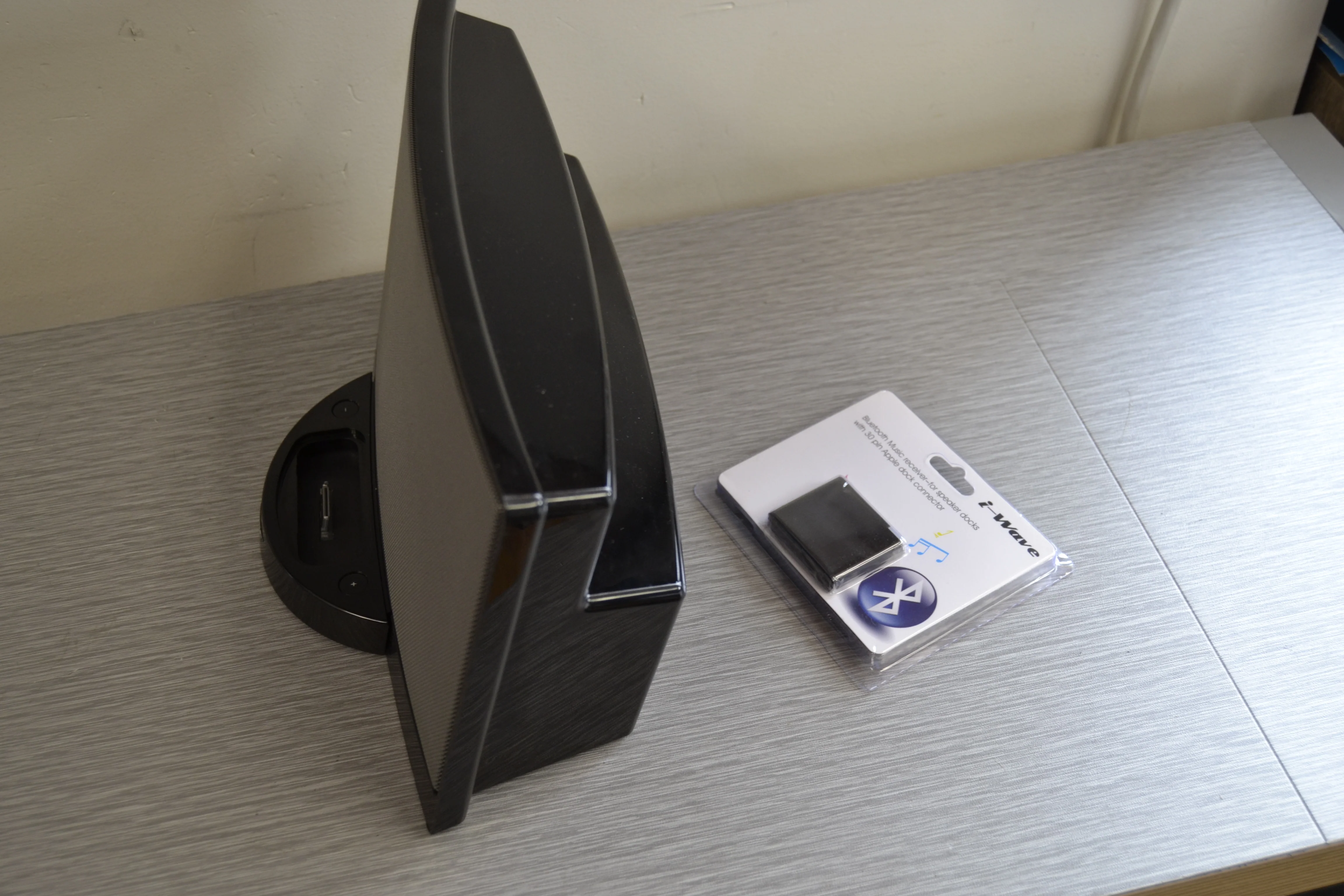 Bose SoundDock with Power Supply and BLUETOOTH dock adaptor for wireless streaming ! - Image 6