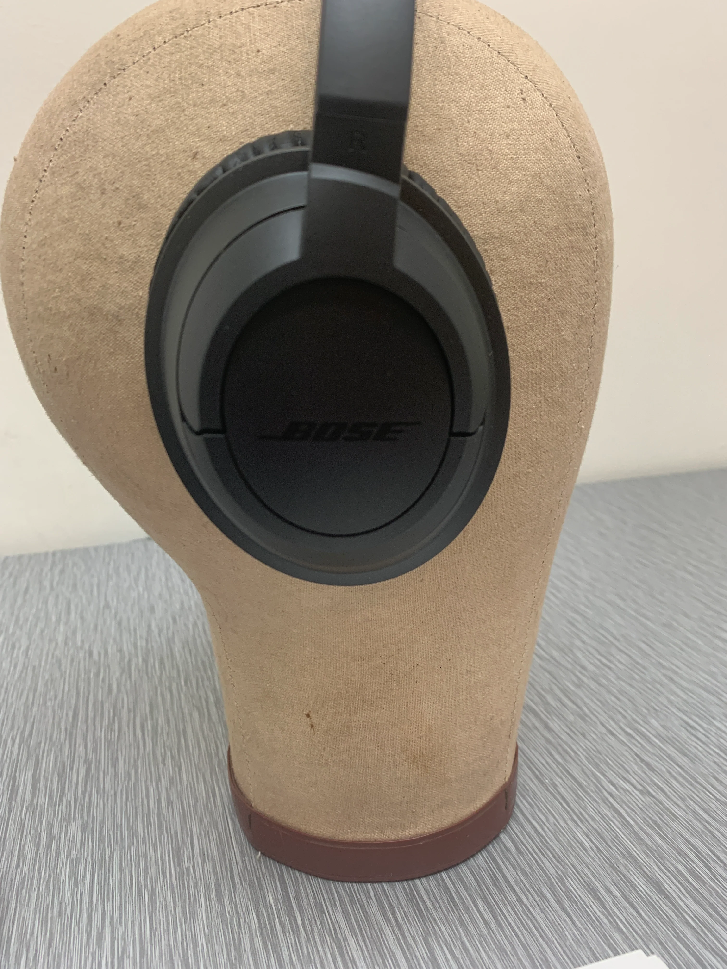 Bose SoundTrue Around-Ear Headphones w/ Case & Instructions - Image 4