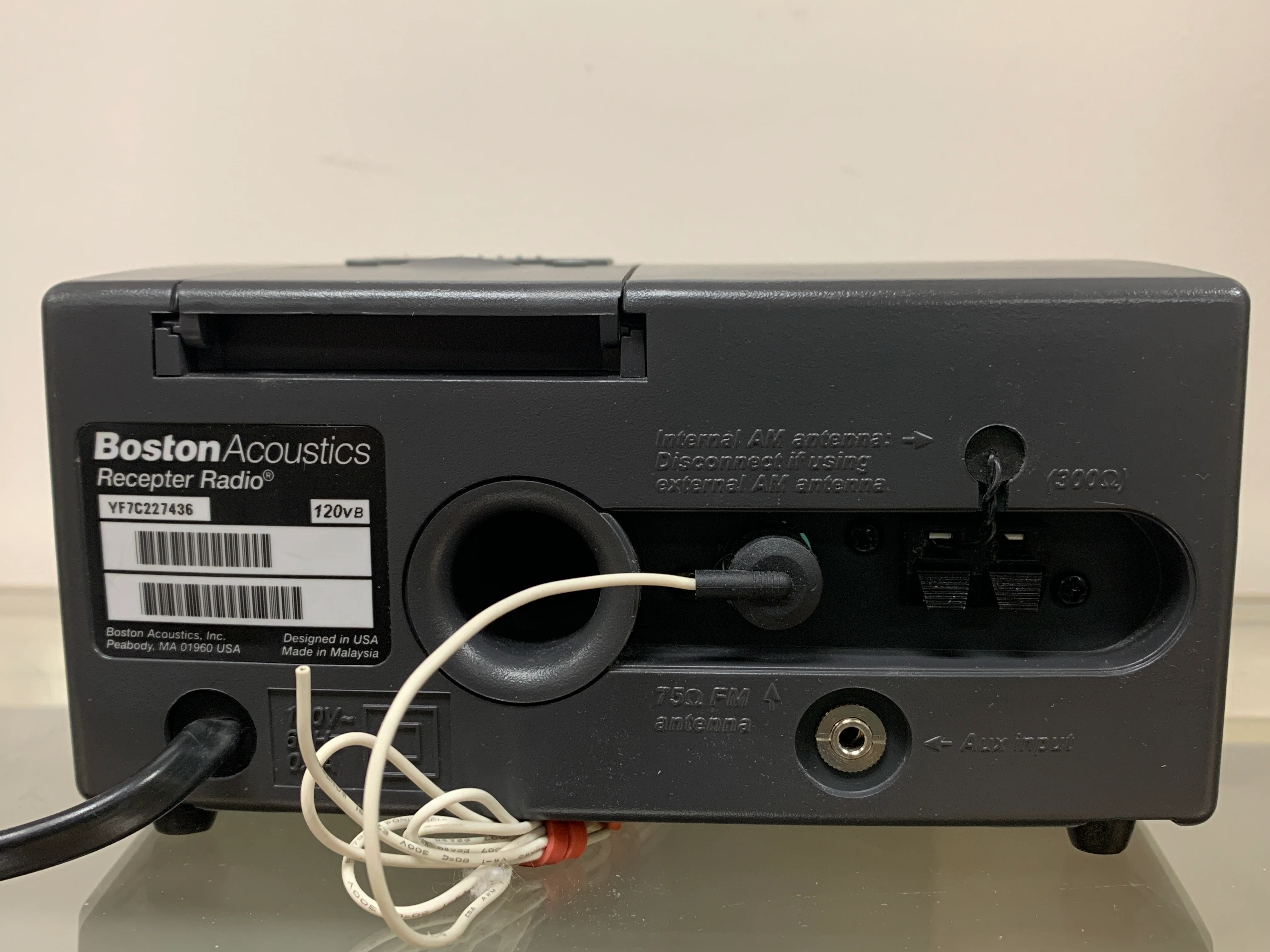 Boston Acoustics Recepter  AM FM Dual Alarm Clock Radio - Image 3