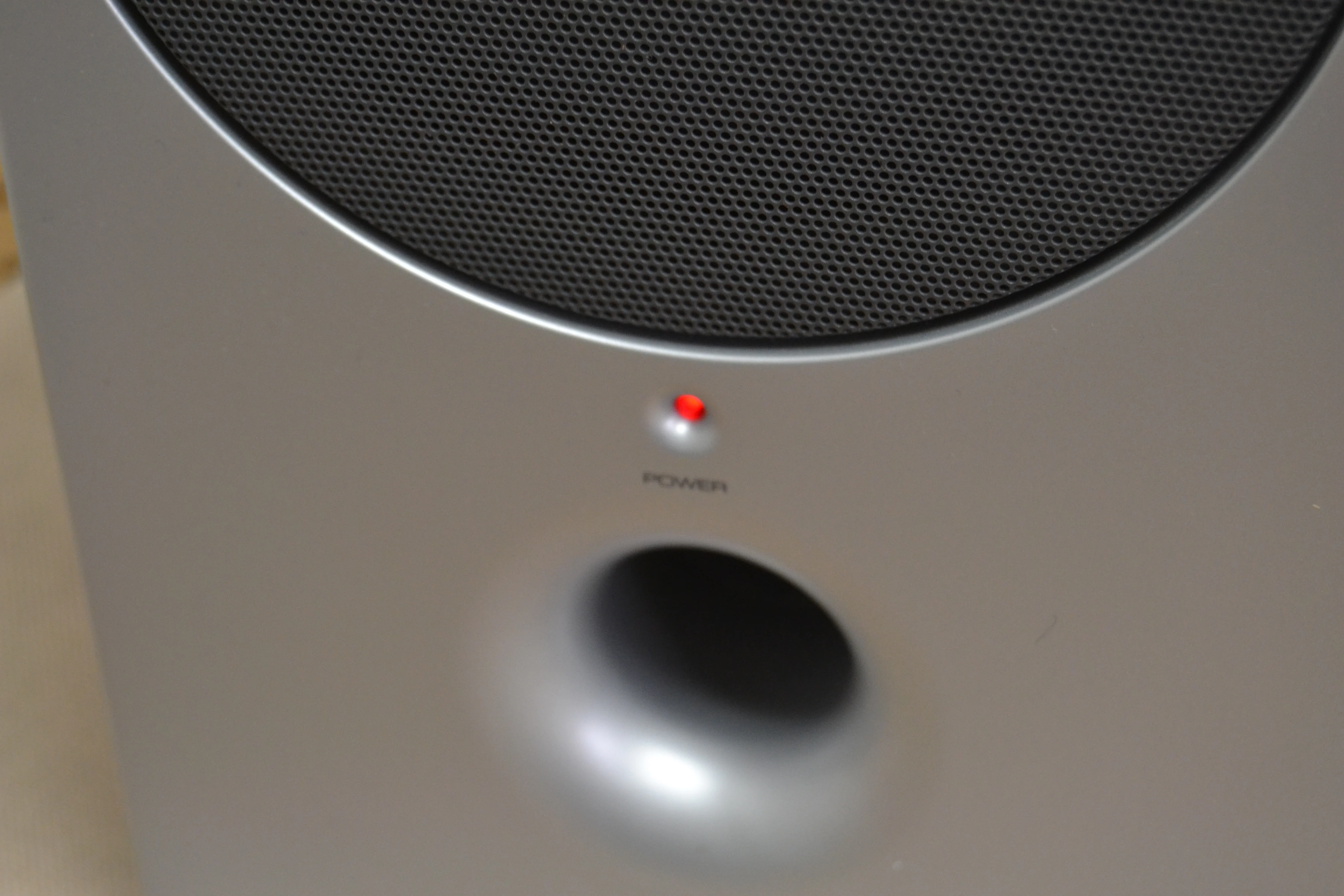 Brookstone Wafer Thin CD System with MP3 and Subwoofer * Remote - Image 12