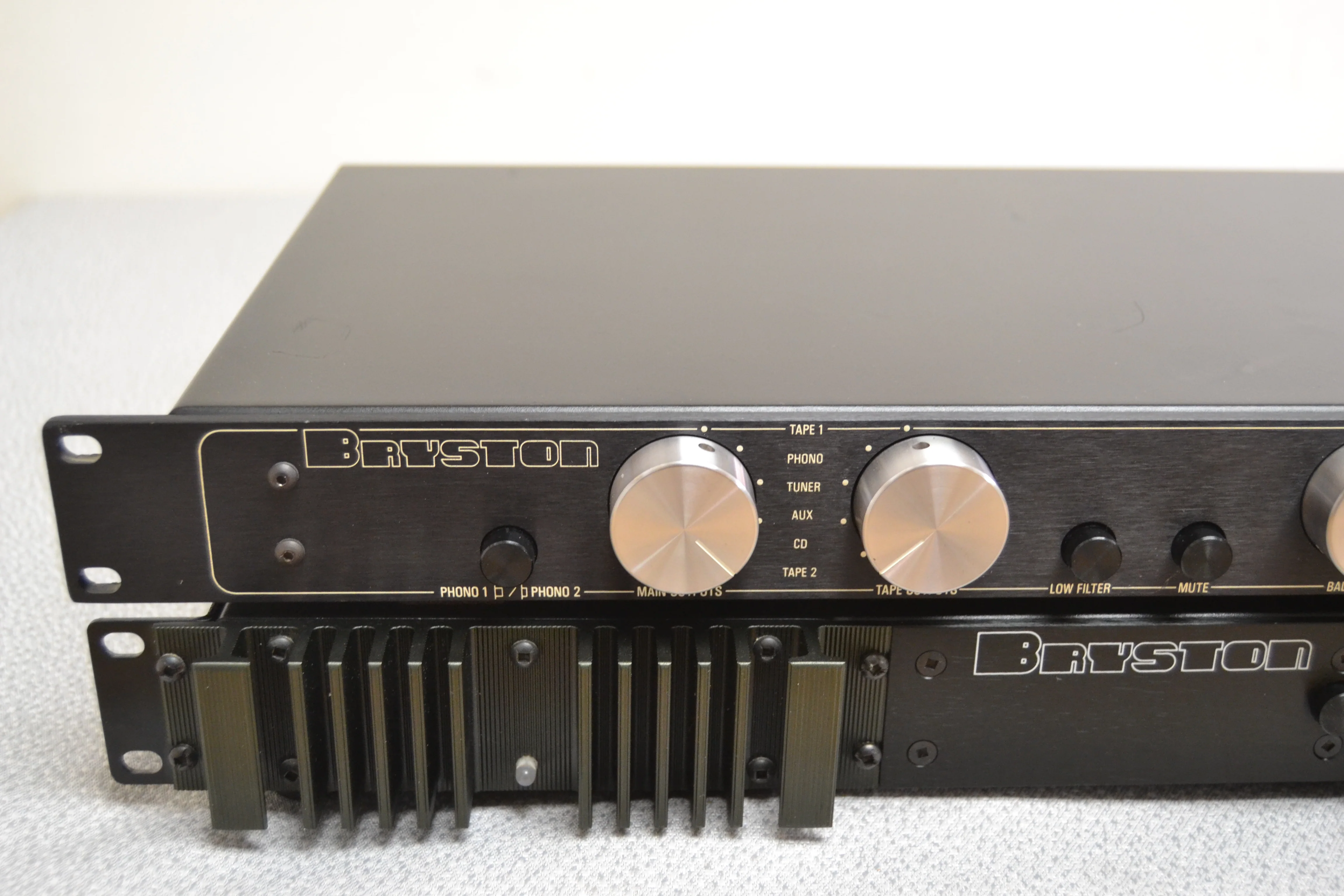 Bryston Set - 11B Stereo Preamplifier & 2B-LP Stereo Amplifier - Image 2