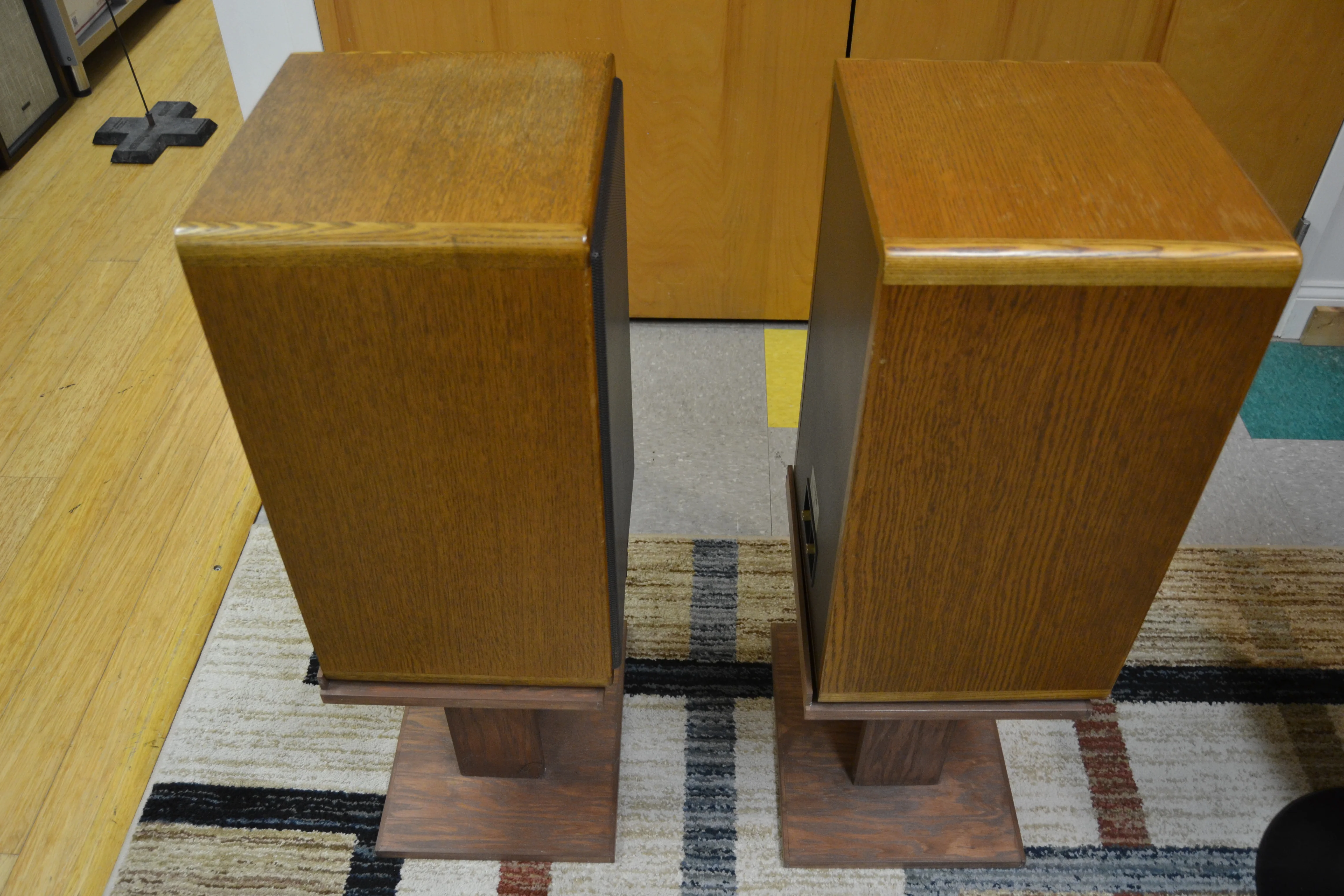 Canton CT-800 Speakers - 3Way - Oak - Wood Stands - Image 2