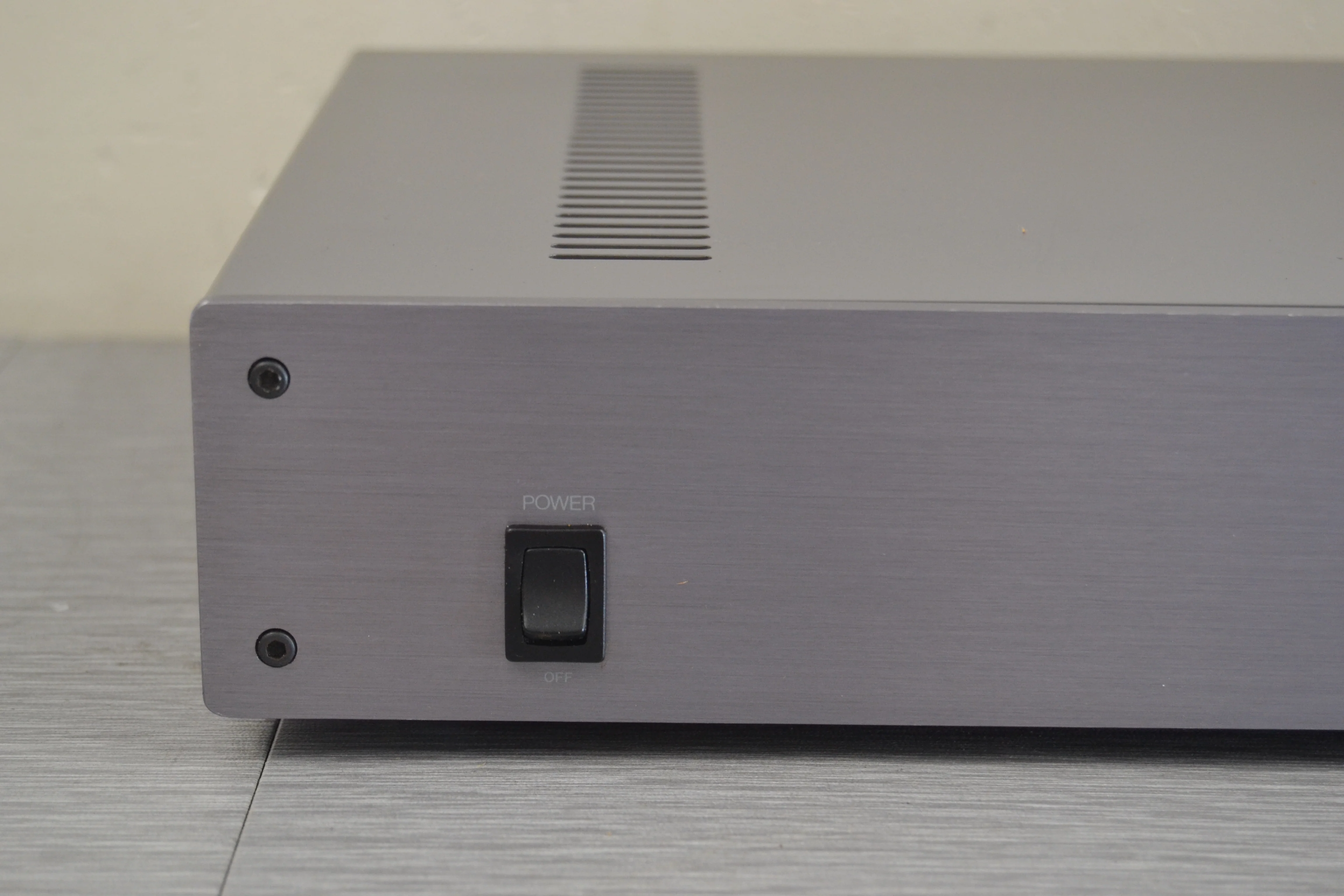 Carver M-200t Stereo Power Amplifier - Image 2
