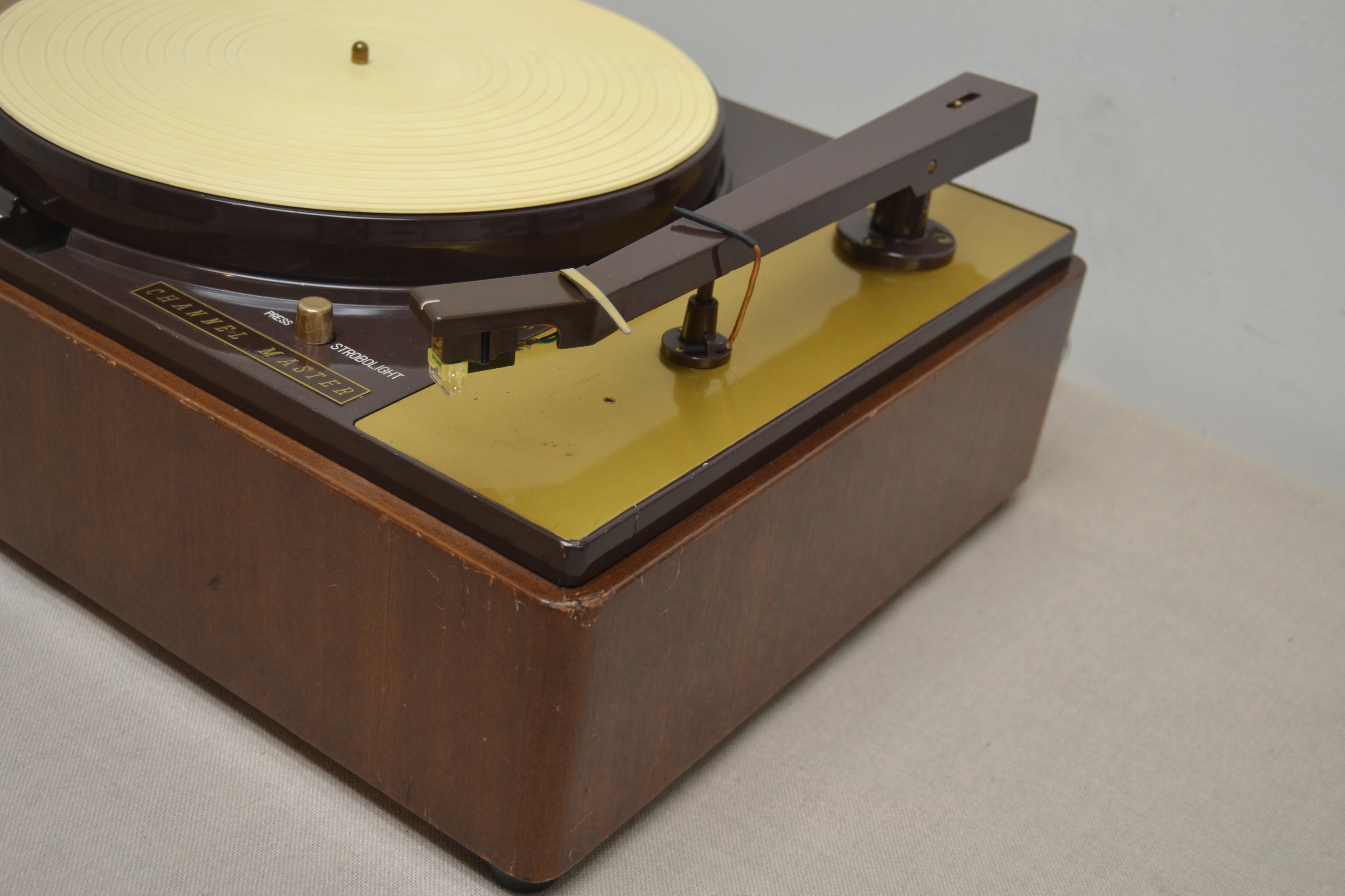 ChannelMaster 6653 Fully Refurbished Turntable * Shure M55E Cartridge - Image 3
