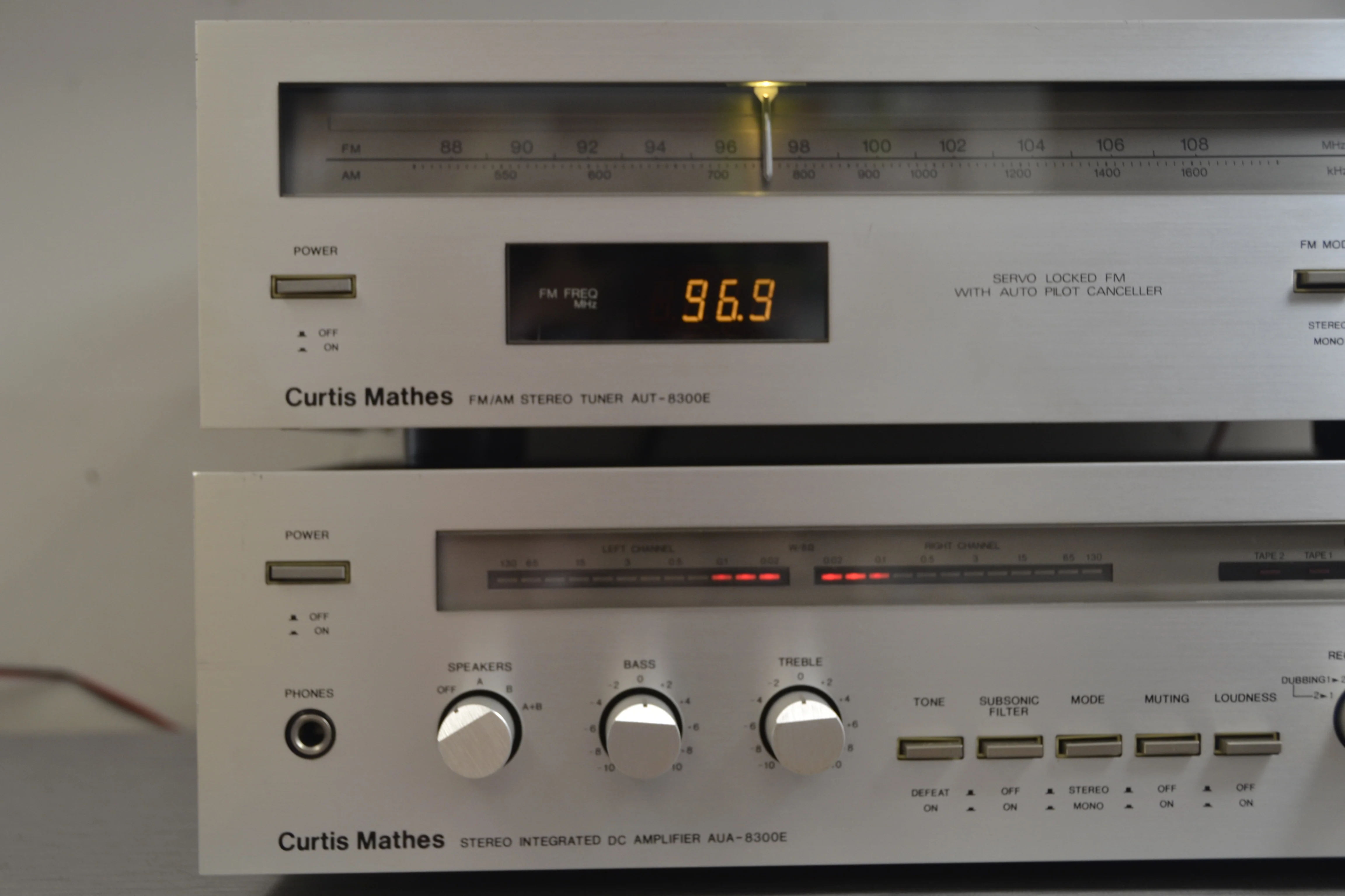 Curtis Mathes (NEC) AUA-8300E  Stereo Integrated Amplifier * 65W RMS * AUT-8300e Tuner - Image 2
