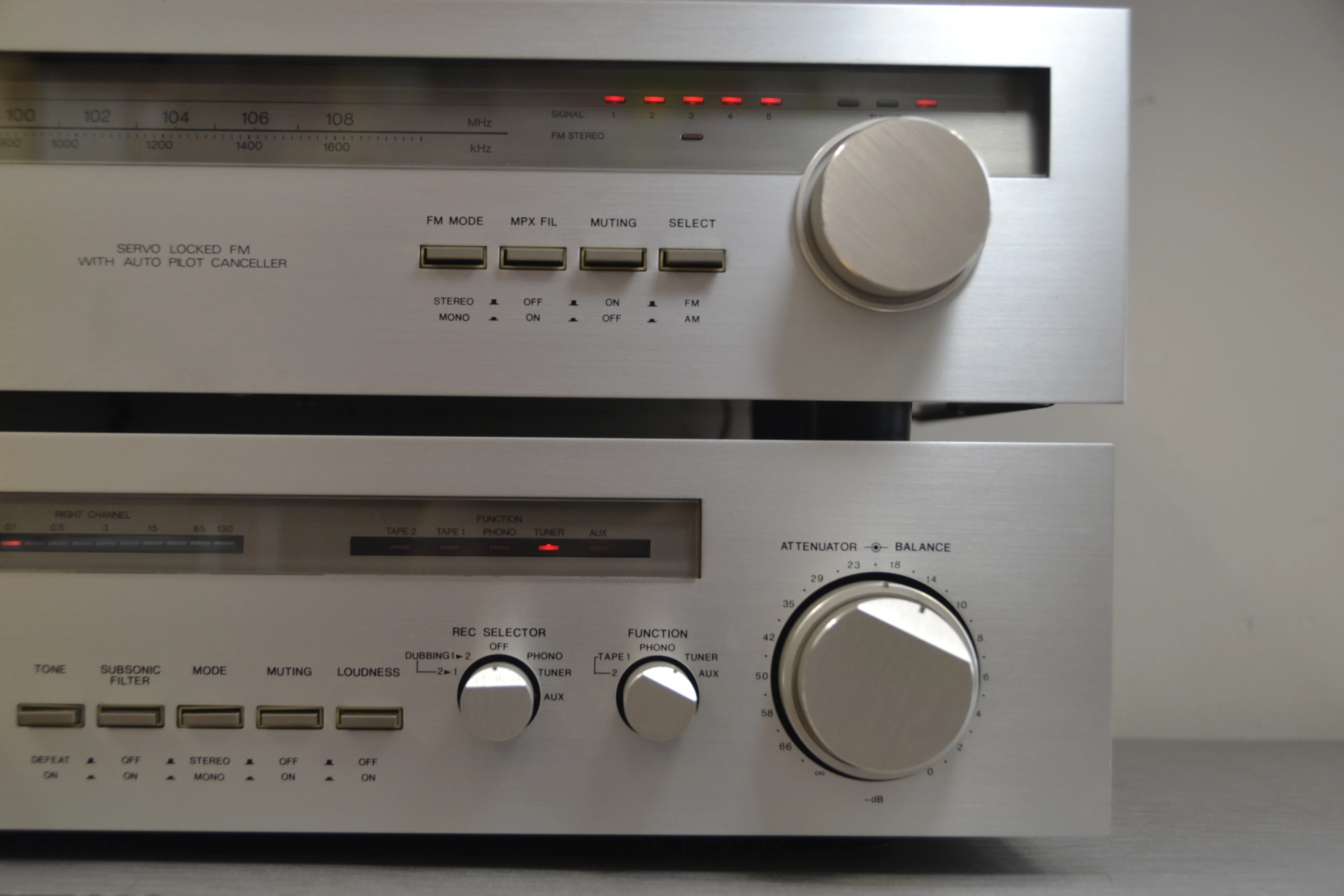 Curtis Mathes (NEC) AUA-8300E  Stereo Integrated Amplifier * 65W RMS * AUT-8300e Tuner - Image 4