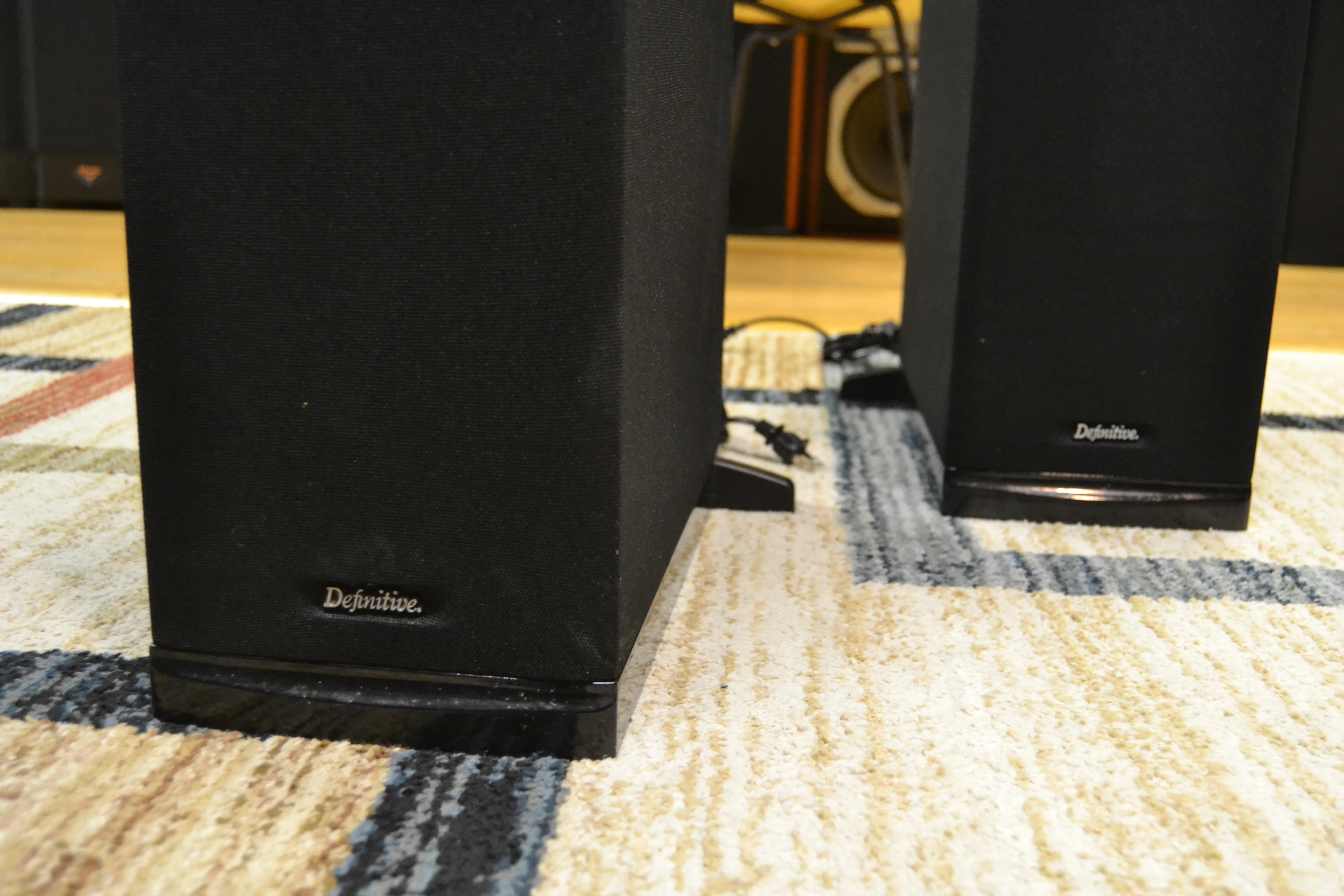 Definitive Technology BP7002 Bipolar floor-standing speakers with built-in powered subwoofers - Image 11