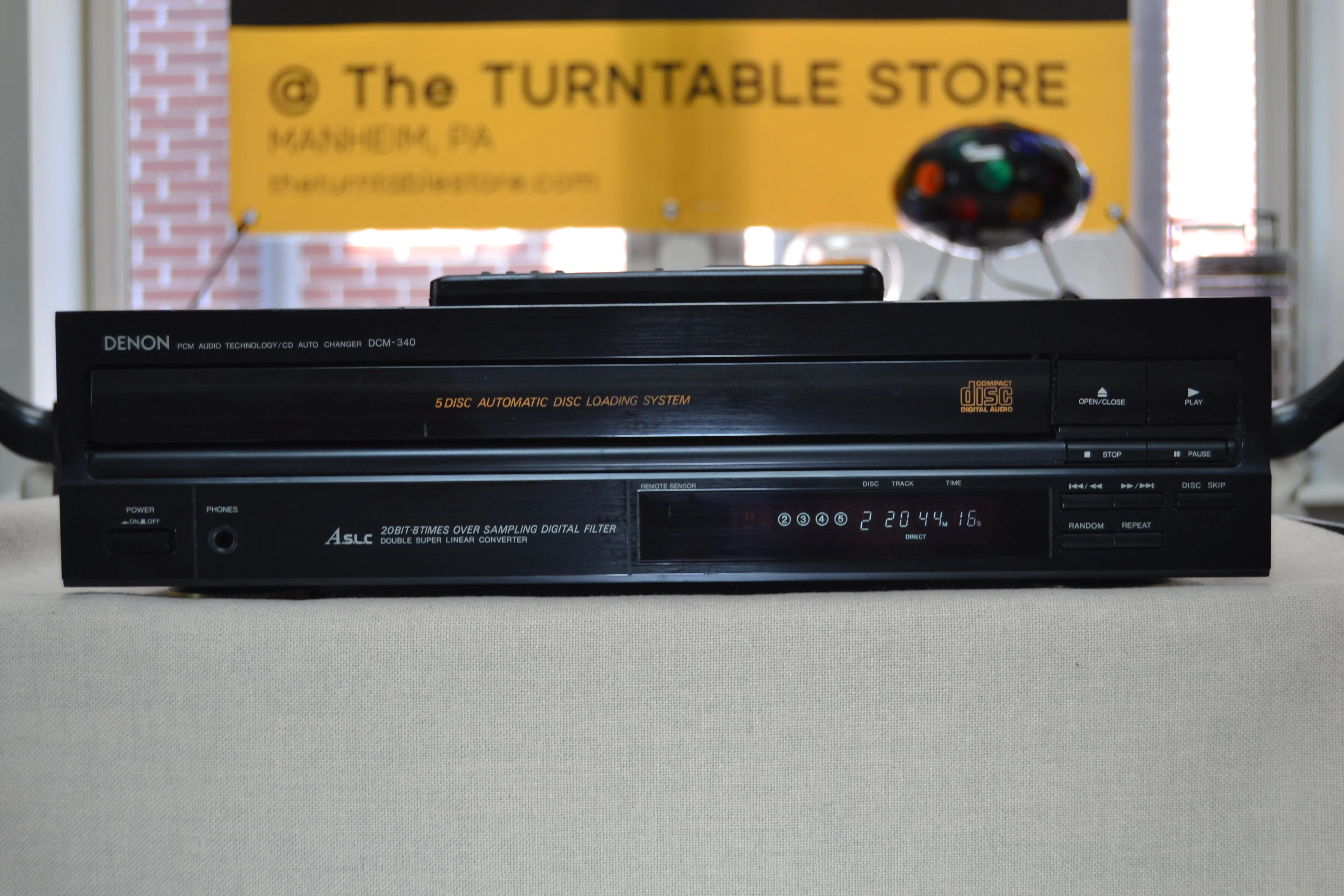 Denon DCM-340 CD Carousel 5 Discs * Remote Control